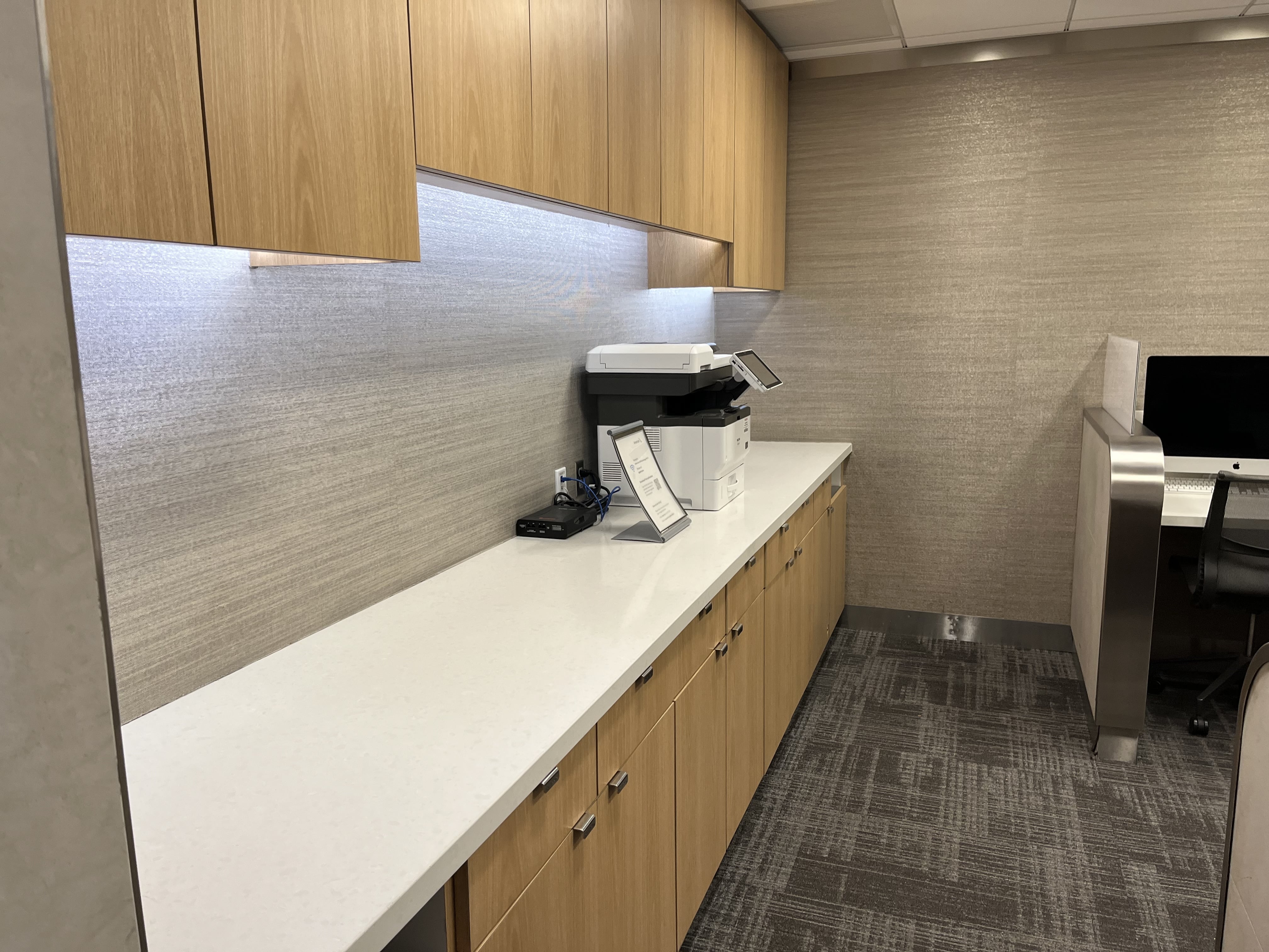 Neil Scrivener reviews the American Airlines Admirals Club at Terminal 4 of Phoenix Sky Harbor Airport, Concourse A (Gate A7)