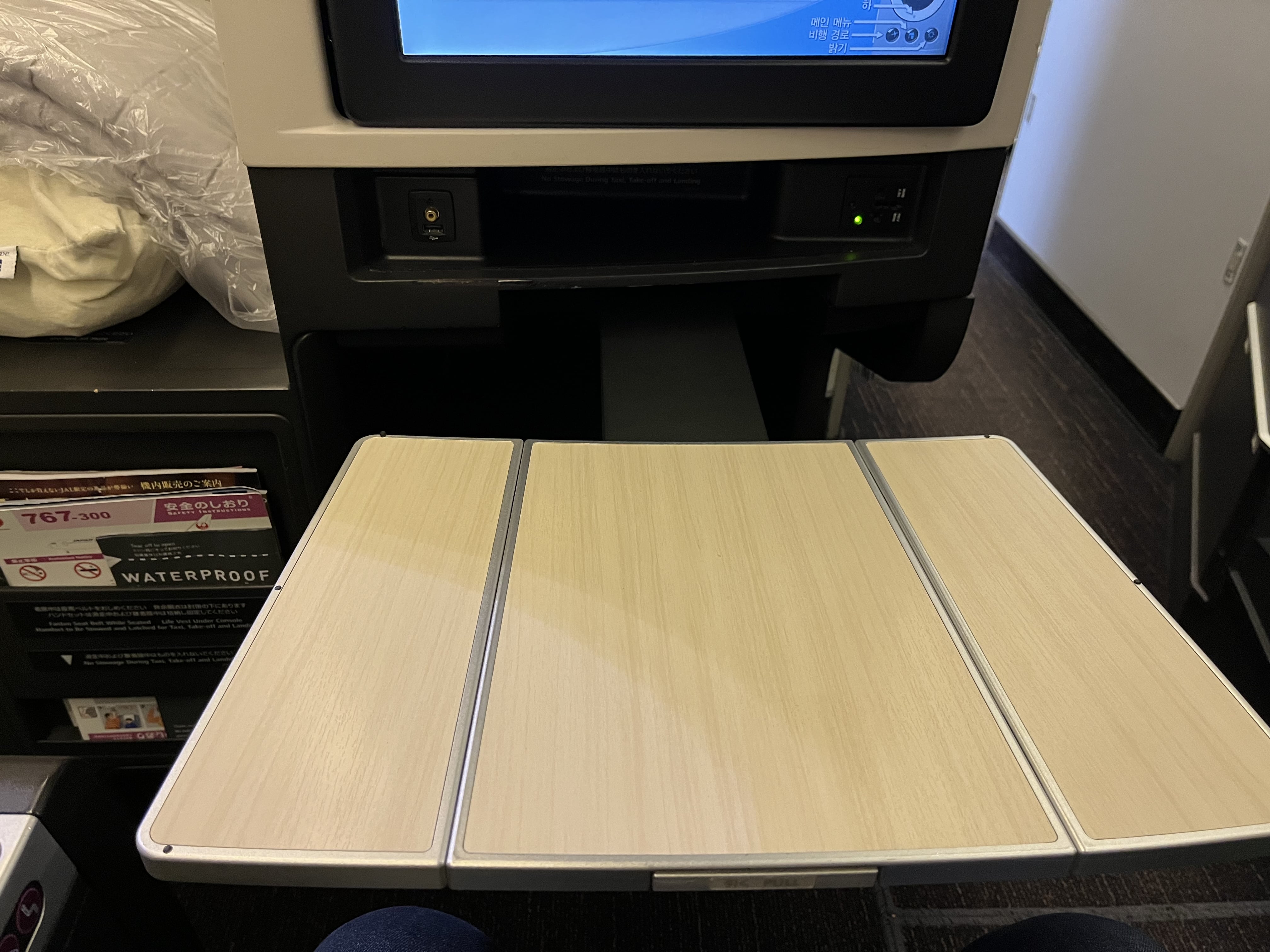 Neil Scrivener reviews Japan Airlines  (JAL) flights JL35 and JL38 from Tokyo to Singapore and back on the Boeing 767-300ER in Business Class. 