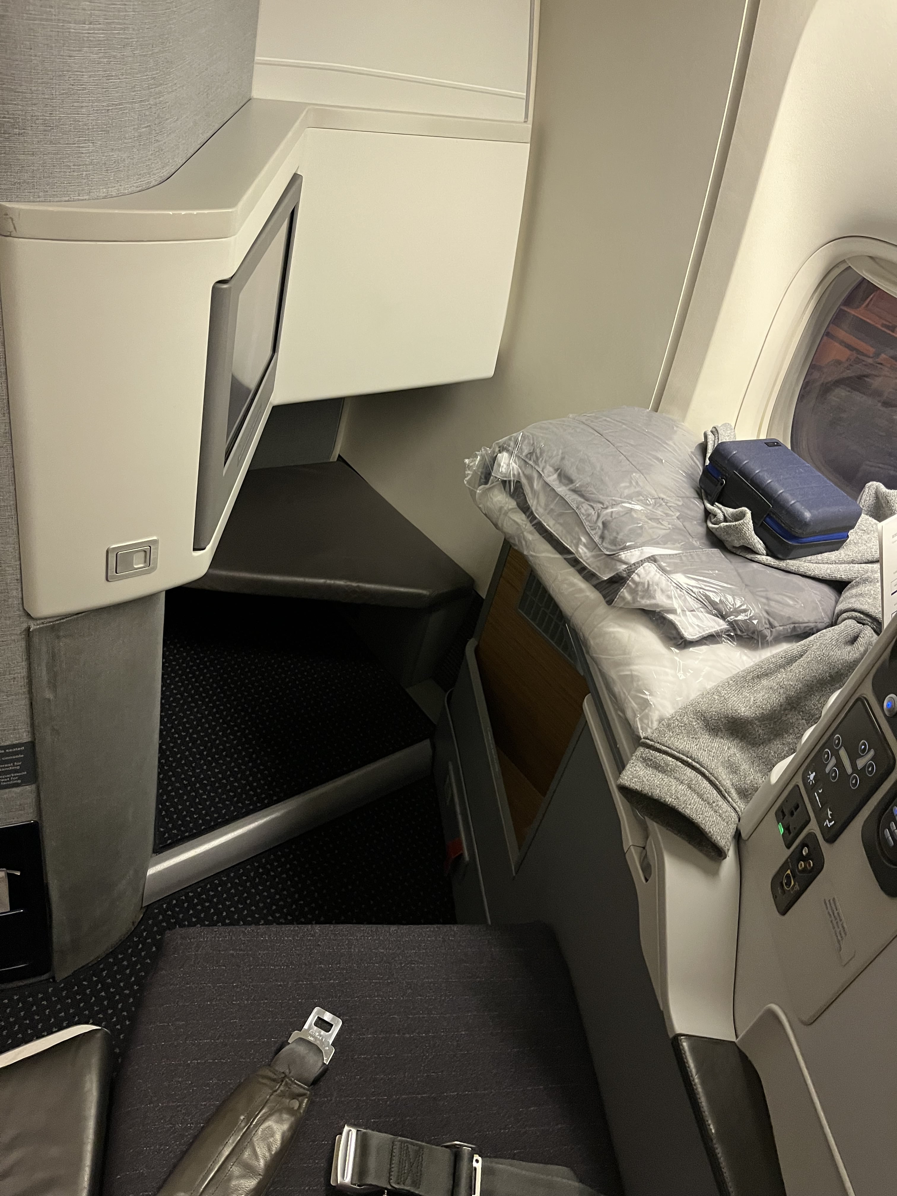 Neil Scrivener reviews American Airlines Flagship Business Class on AA104, from JFK to LHR (New York to Heathrow).