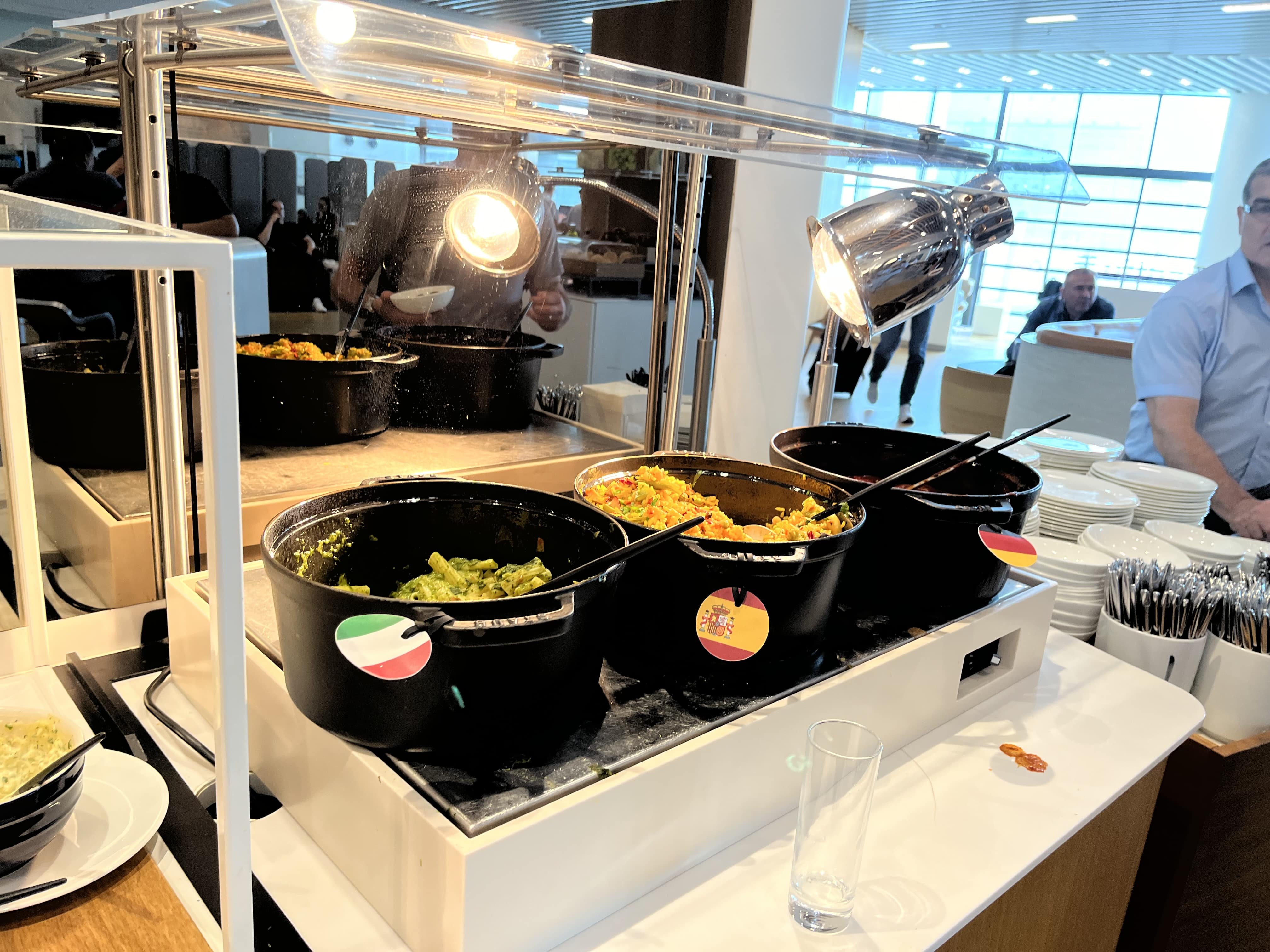 Neil Scrivener reviews the Lufthansa Lounge by Gate A13 in Frankfurt's Airport (FRA), for Star Alliance Members and those flying Business Class.