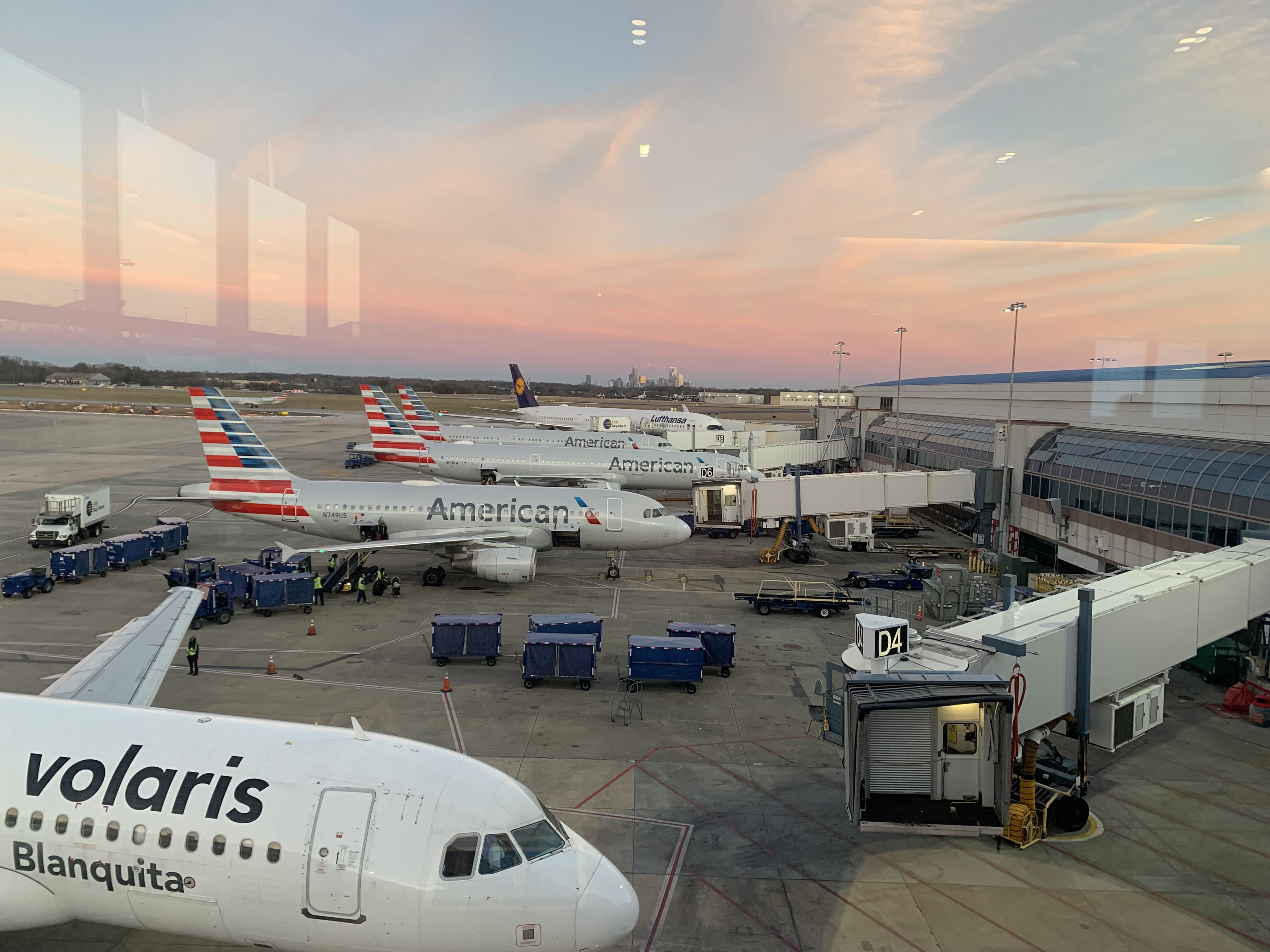 Flying Business reviews the American Express Centurion Lounge in Charlotte Douglas airport (CLT).