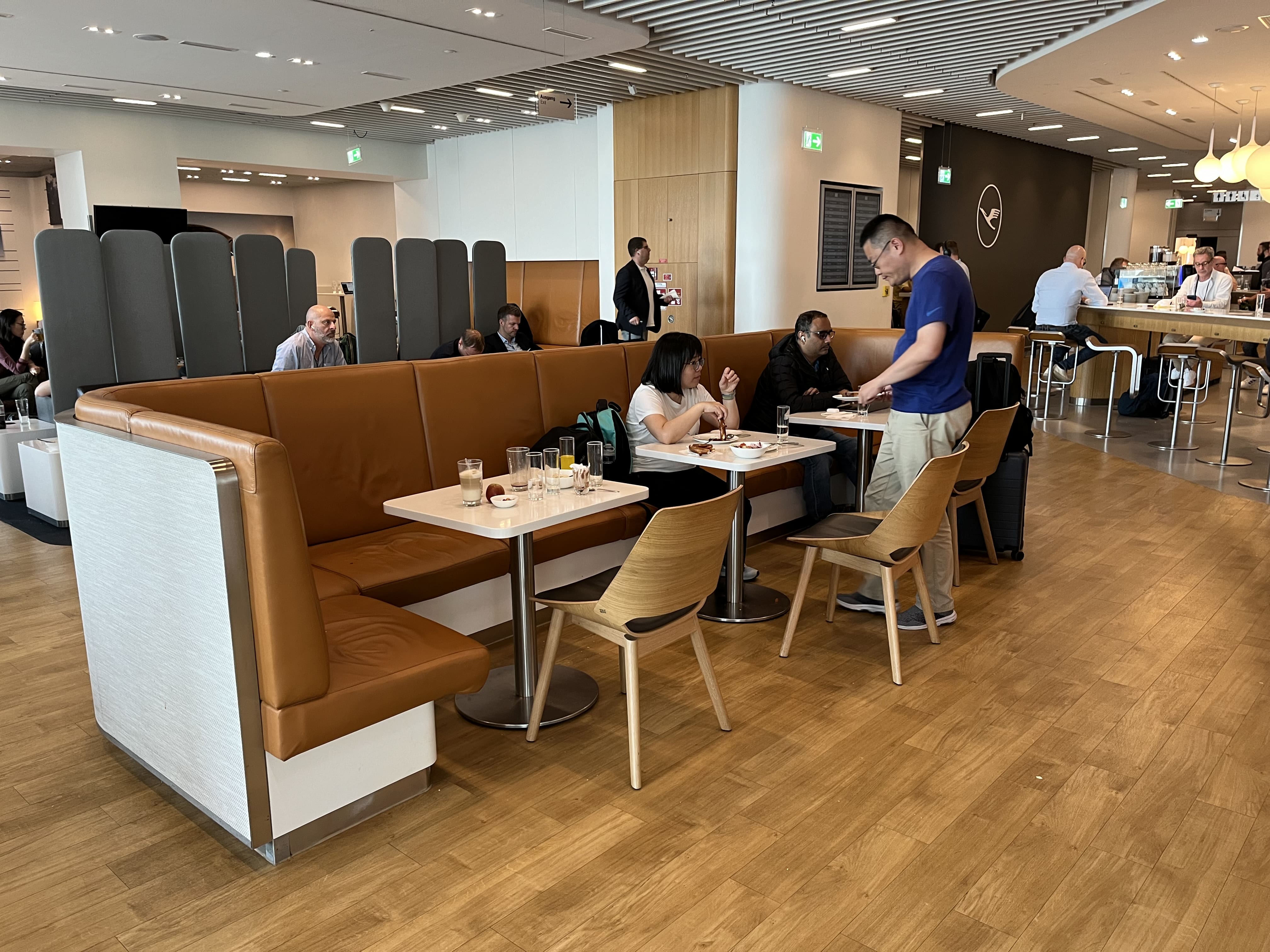 Neil Scrivener reviews the Lufthansa Lounge by Gate A13 in Frankfurt's Airport (FRA), for Star Alliance Members and those flying Business Class.