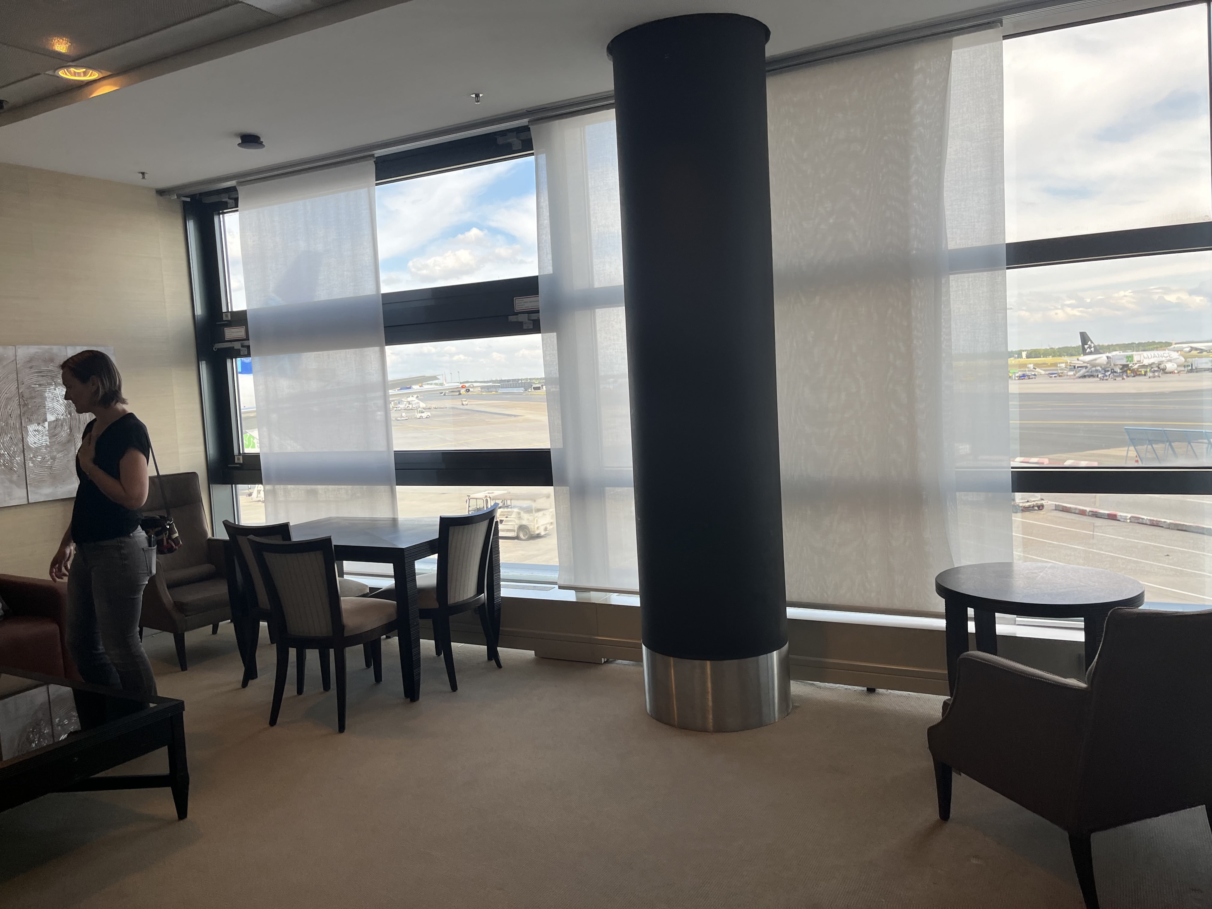 Neil Scrivener reviews the Lufthansa Business Class Lounge (The Panorama Room) by Gate A26 in Frankfurt's Airport (FRA).