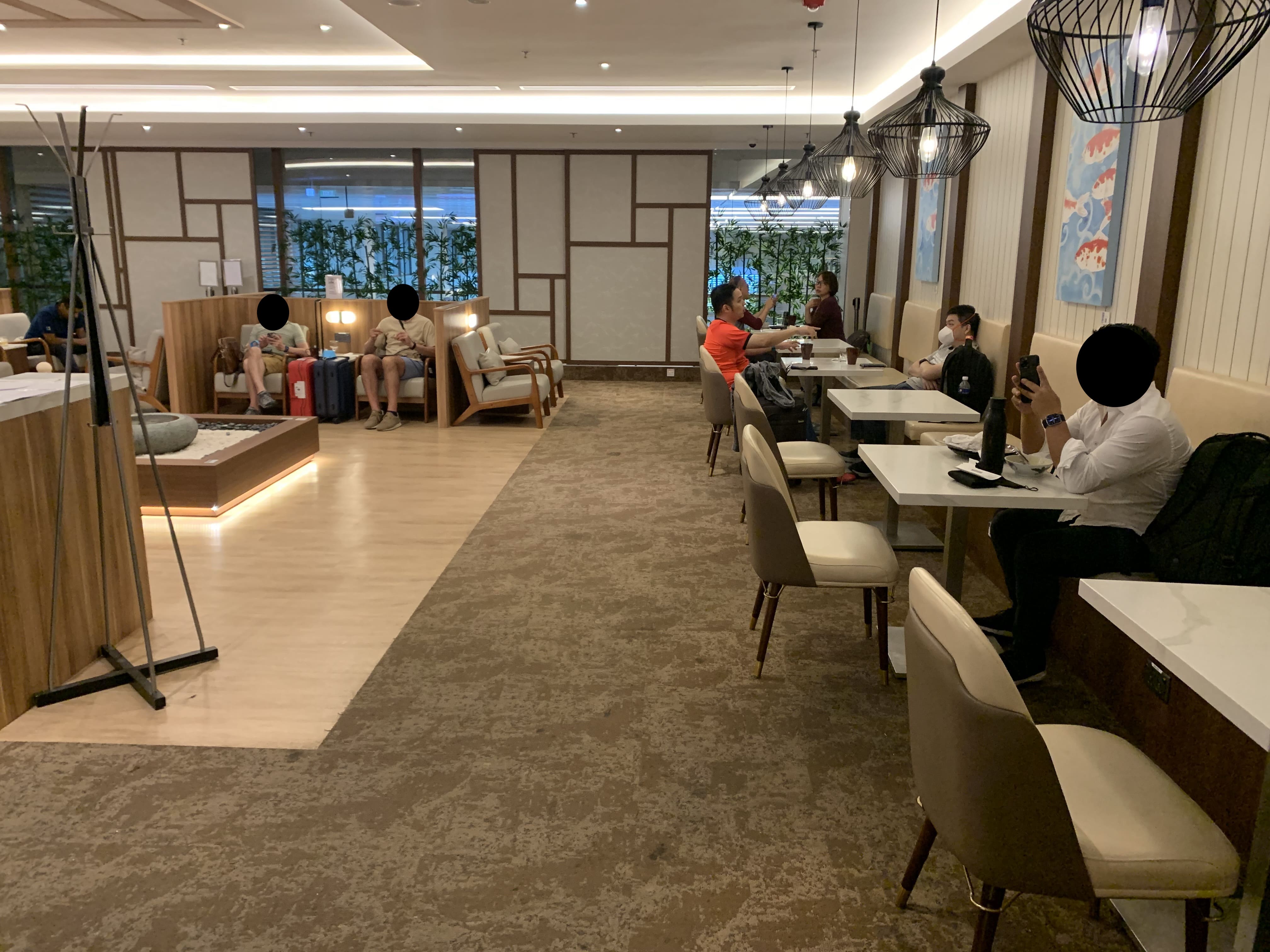 Neil Scrivener reviews the SATS Premier Lounge in Terminal 1 of Singapore's Changi Airport, accessed via Priority Pass.