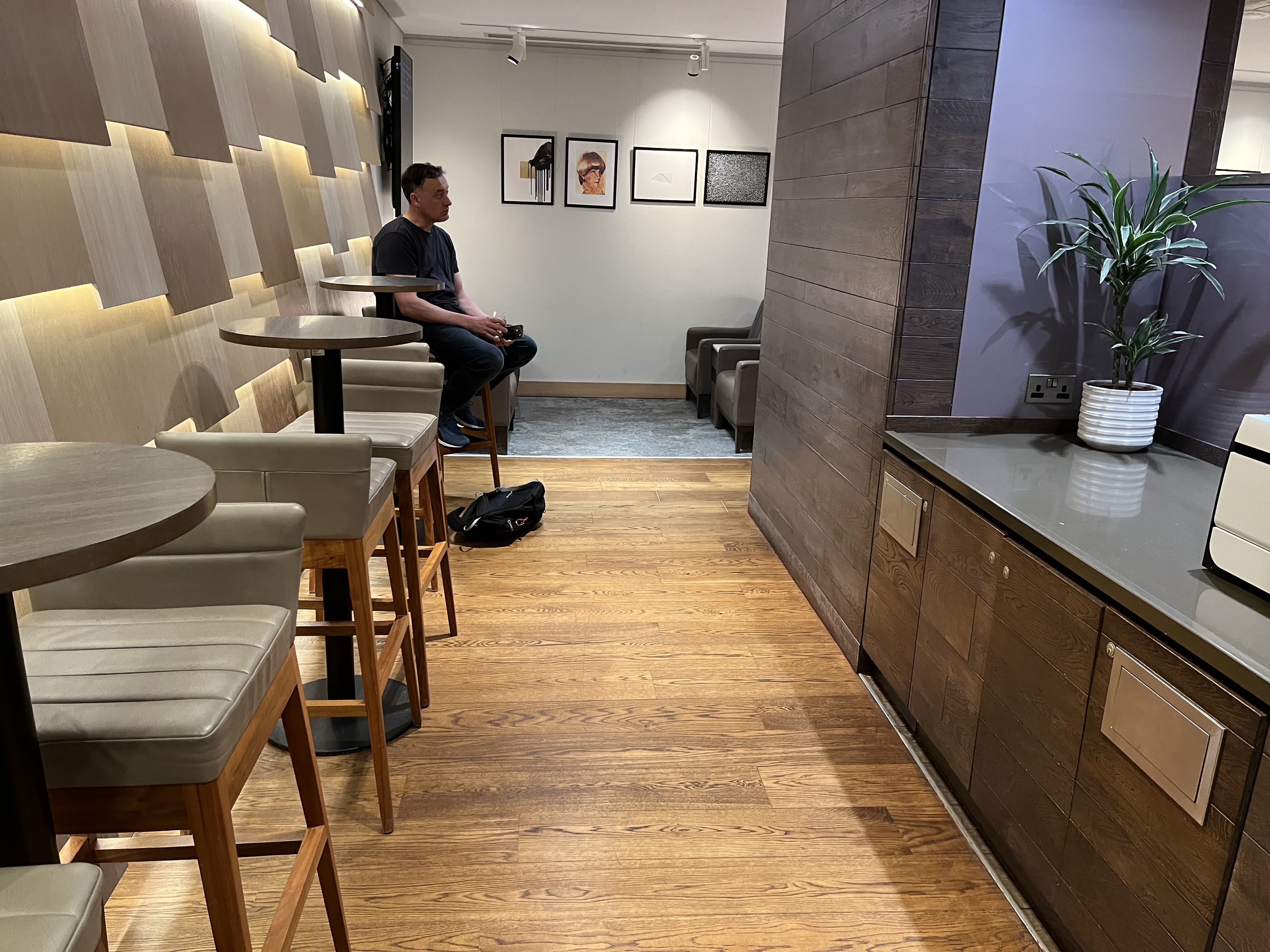 Neil Scrivener reviews the British Airways Lounge at Glasgow International Airport (GLA). Access for OneWorld Members and those flying Business Class.