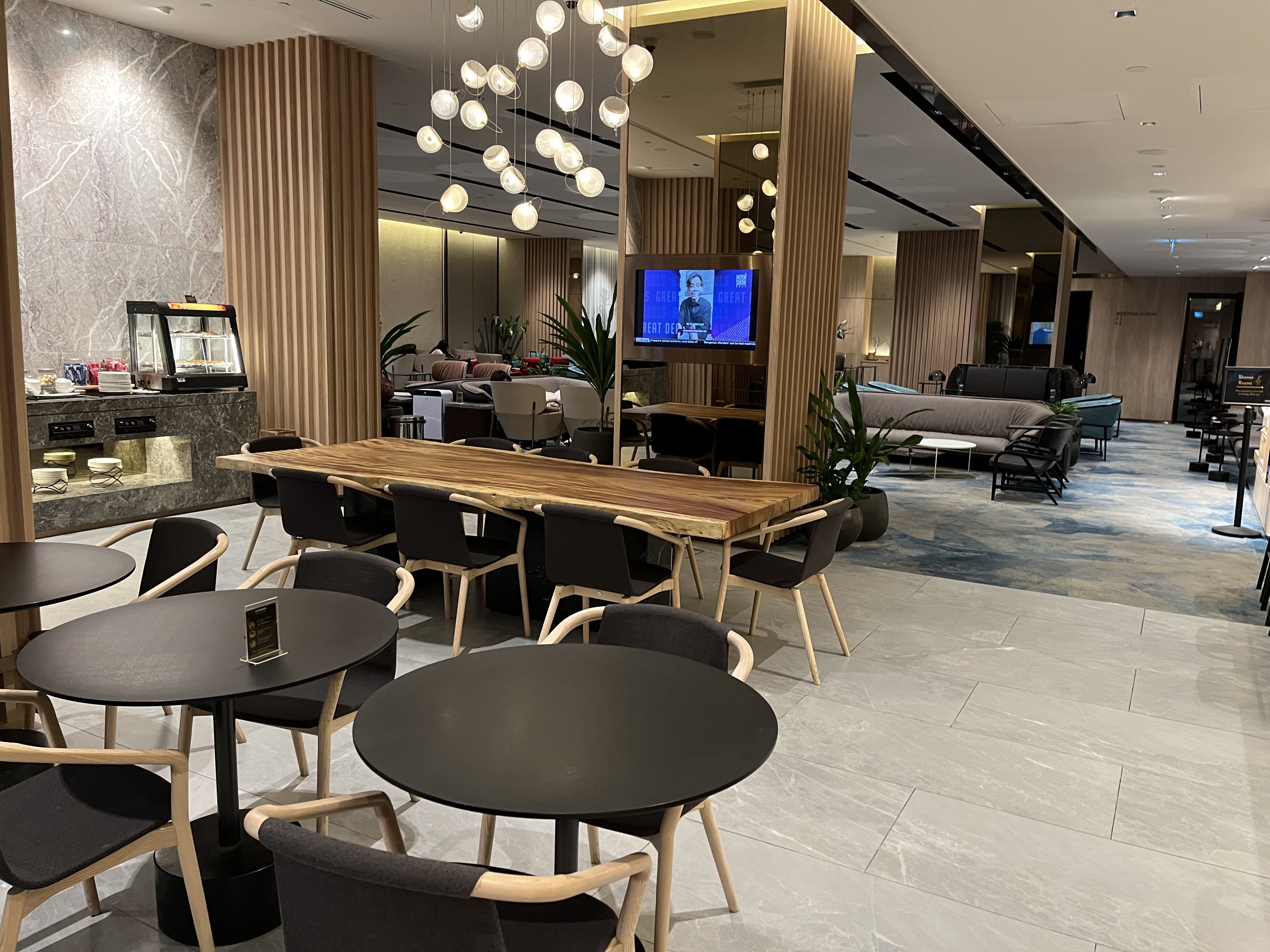 Neil Scrivener reviews the Changi Lounge in Singapore Airport's Jewel, on land side - with Priority Pass access. 