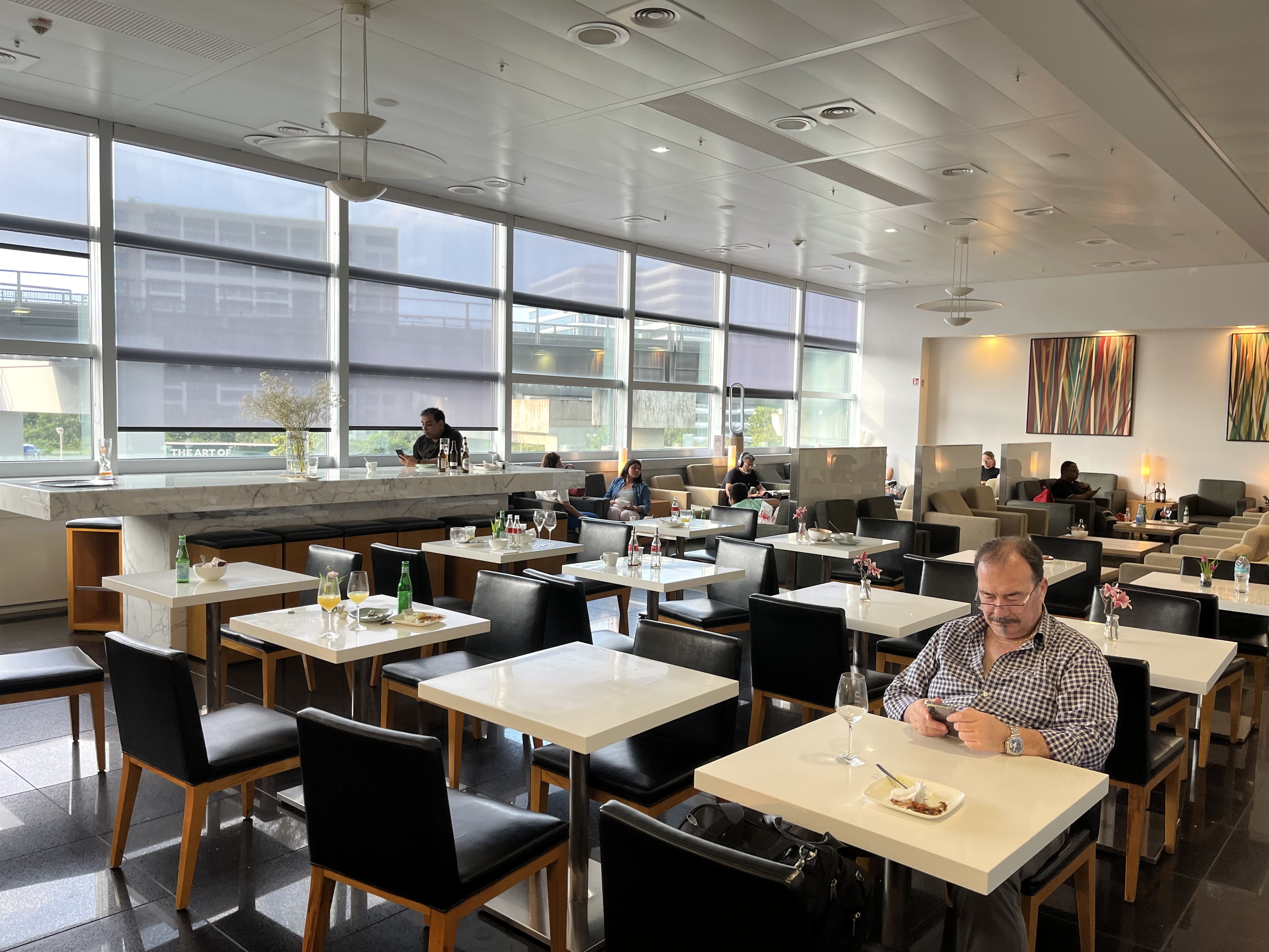 Neil Scrivener reviews the Priority Lounge in Frankfurt Airport (FRA), also the Cathay Pacific and Qatar Airways lounge. 