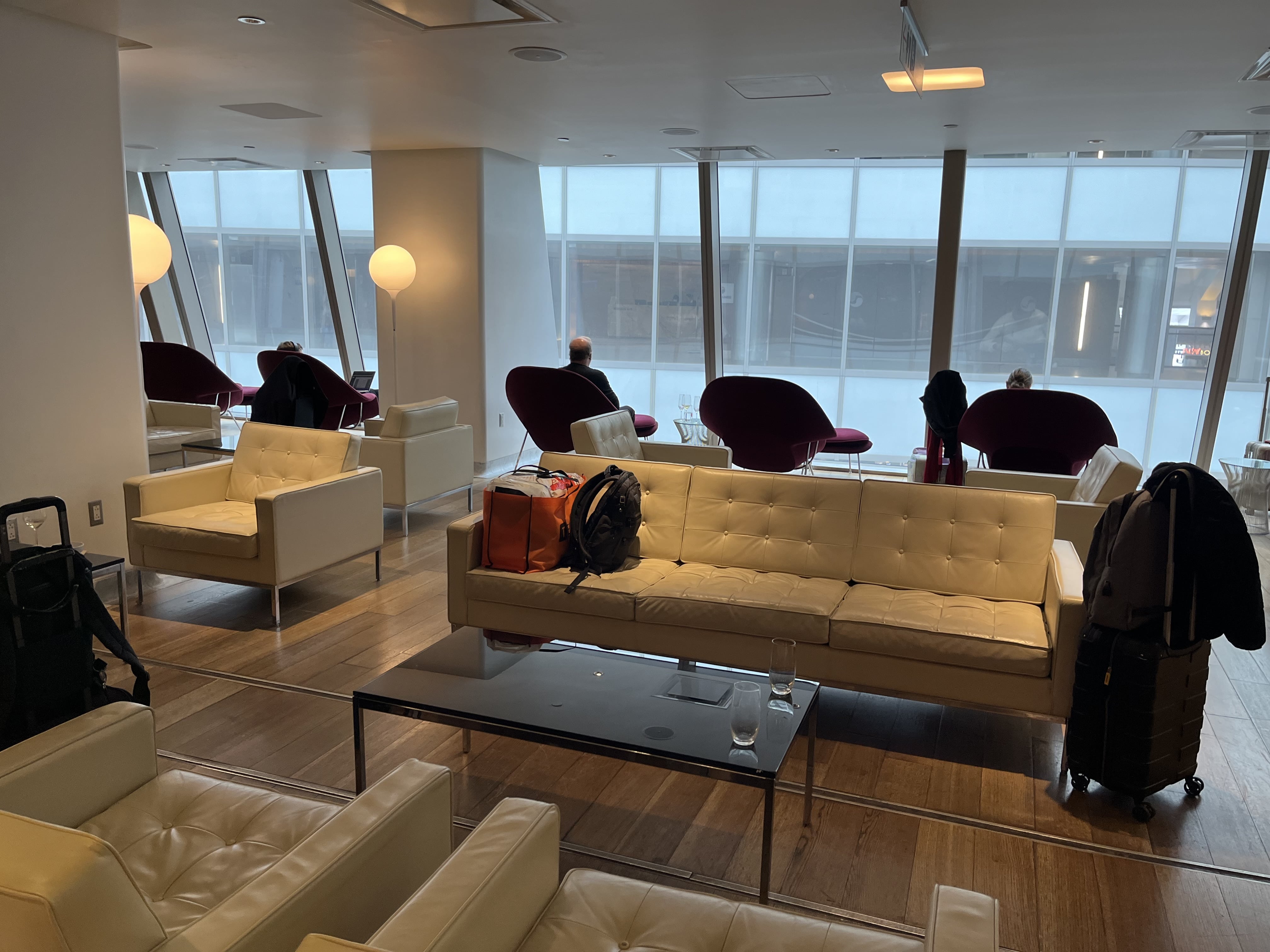 Neil Scrivener reviews the Qantas First Lounge at LAX's Terminal B. Los Angeles International Airport, Tom Bradley Terminal.