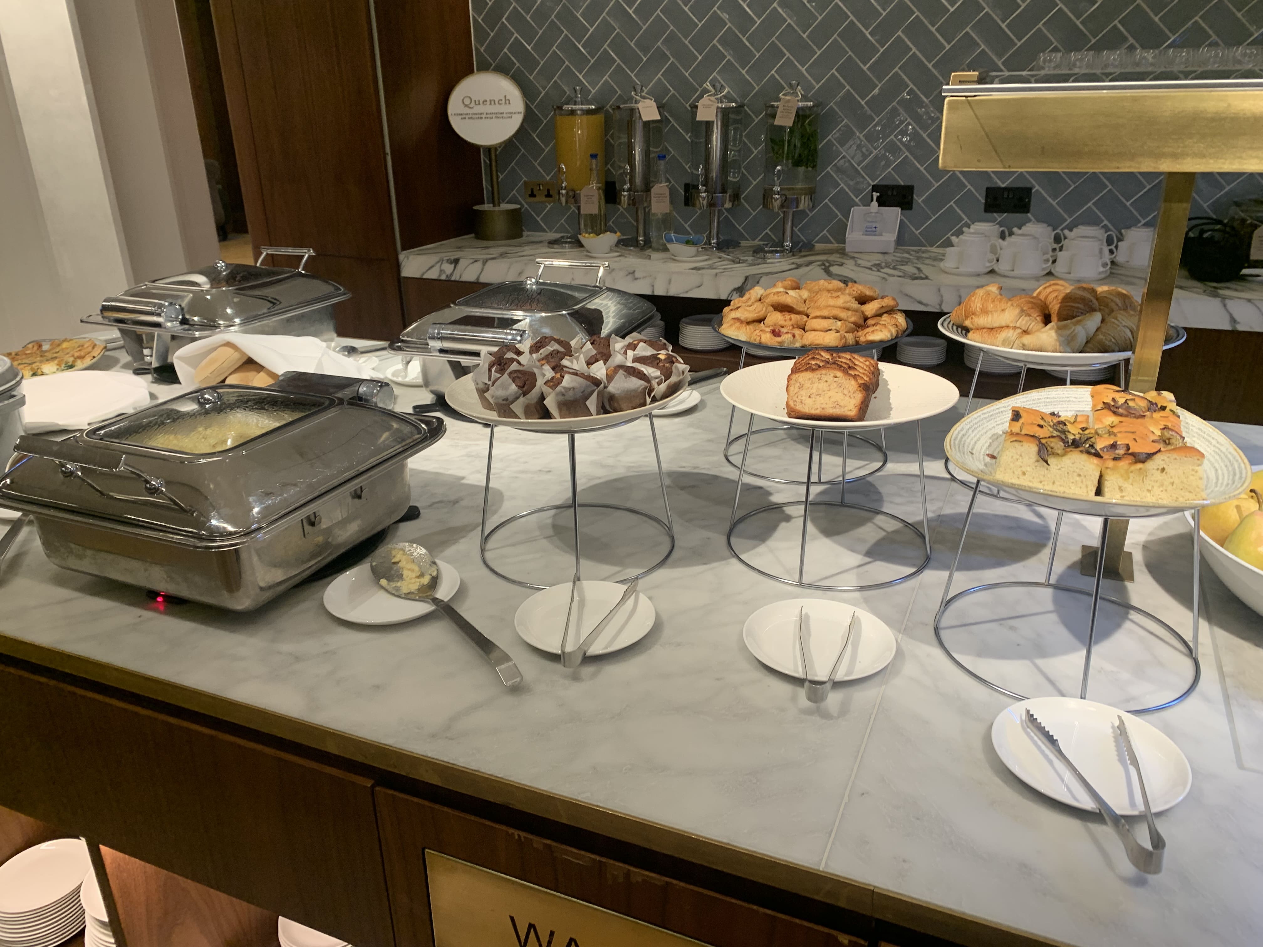 Neil Scrivener reviews the Qantas Lounge Heathrow's Terminal 3, available to Business Class and First Class passengers - and OneWorld Emerald/Sapphire members.