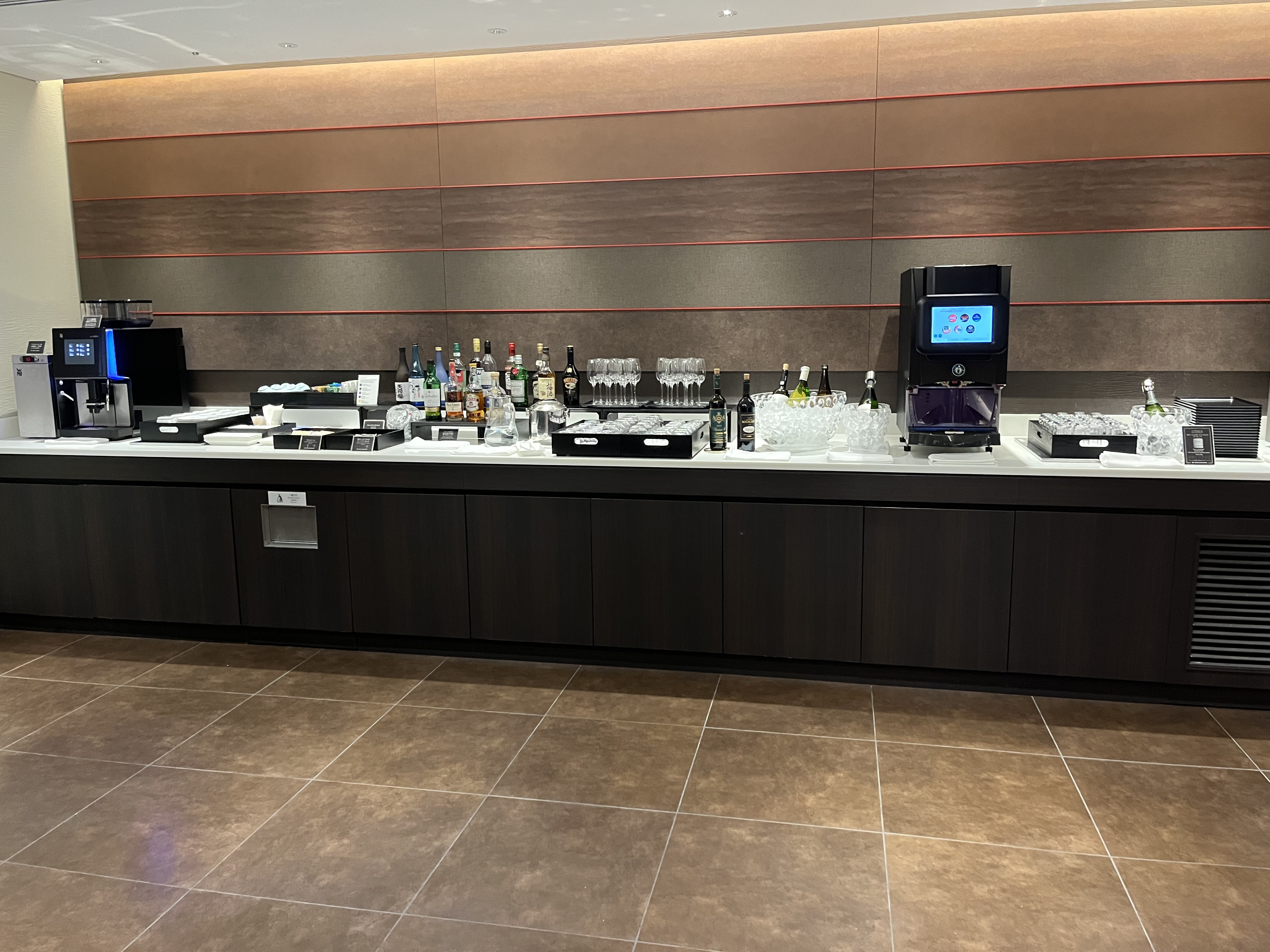 Neil Scrivener reviews the JAL First Lounge in Terminal 3 of Haneda's Tokyo Airport. 