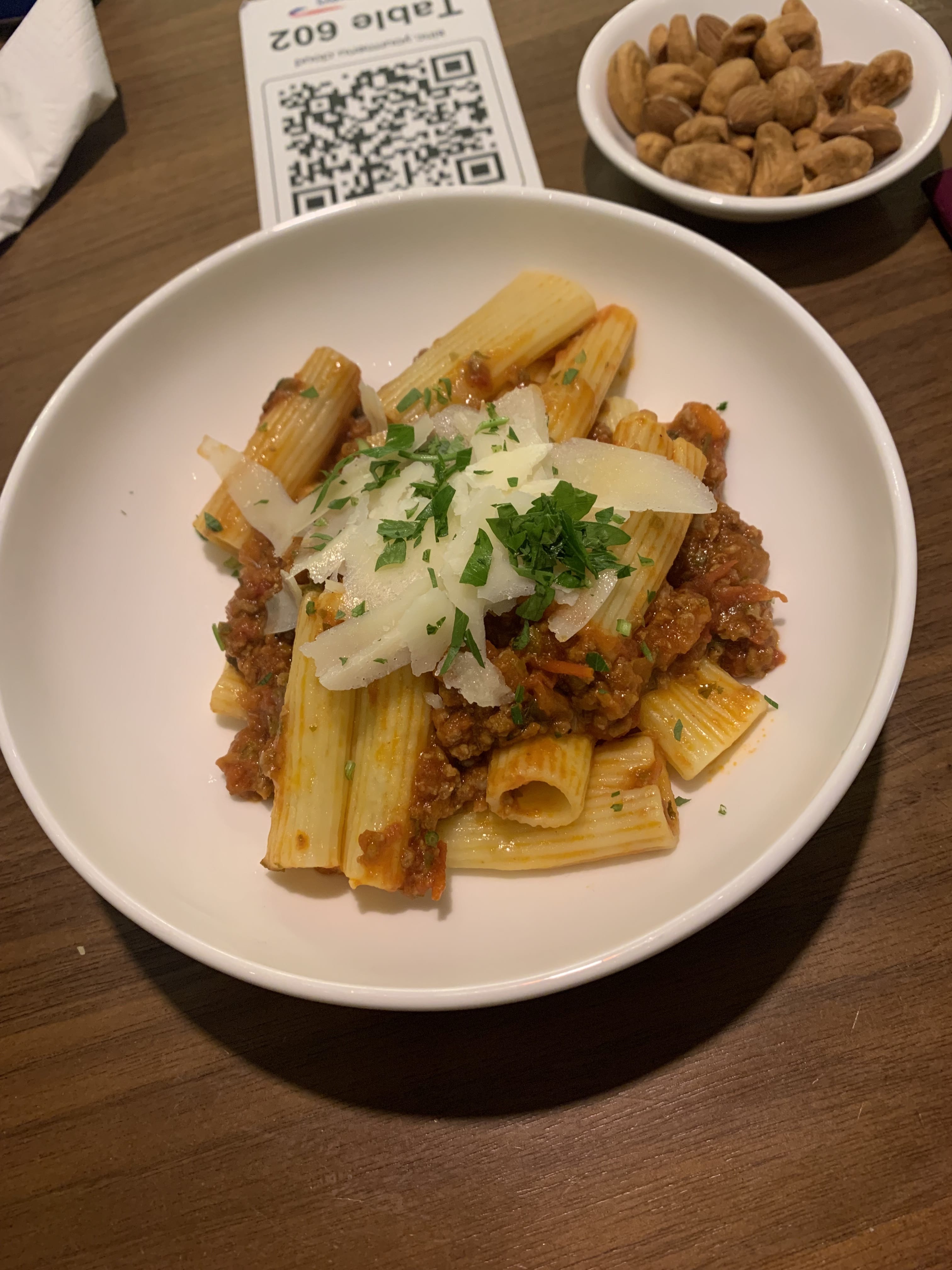 Flying Business reviews the British Airways Lounge in Terminal 1 of Singapore's Changi Airport. 