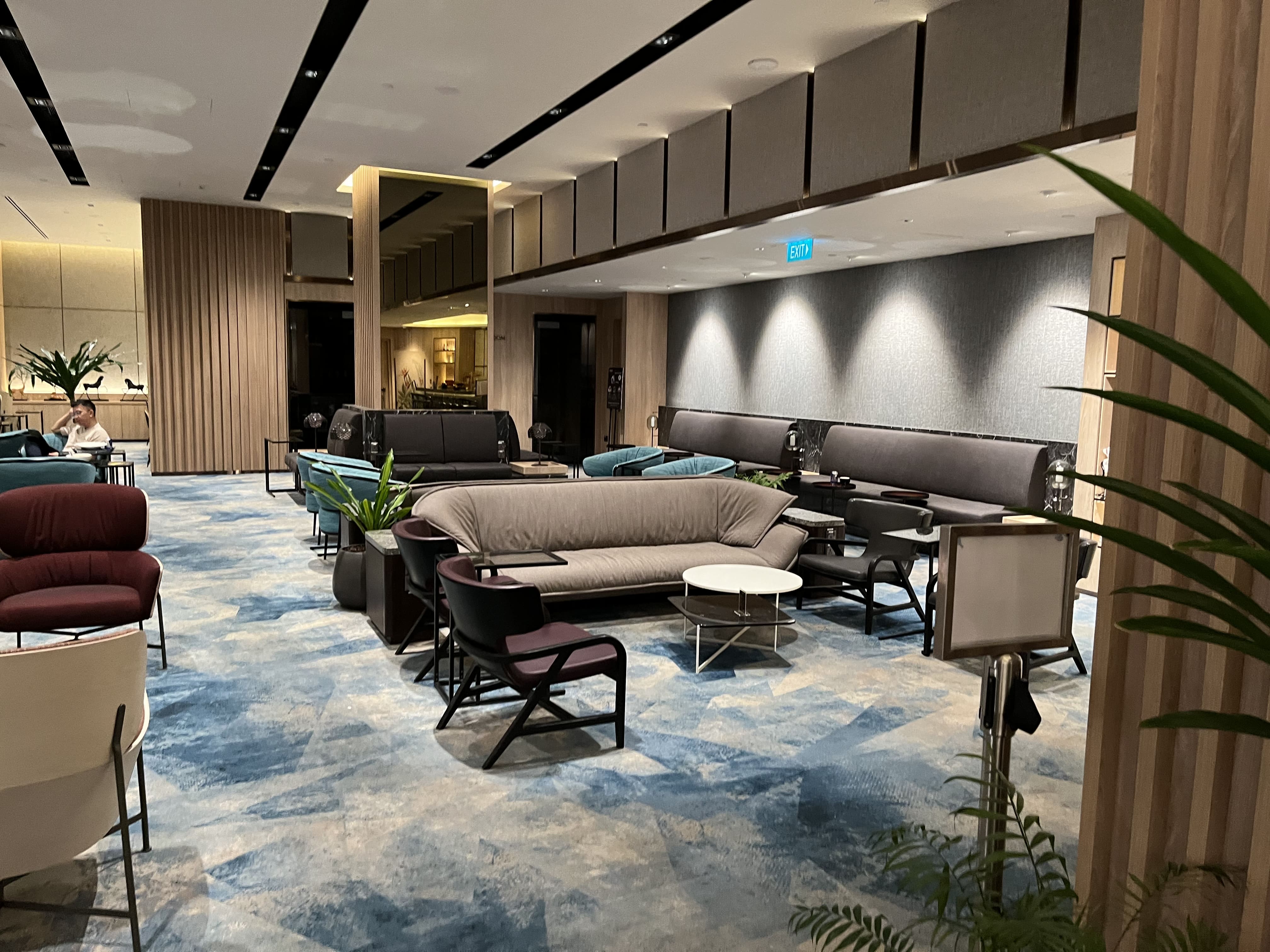 Neil Scrivener reviews the Changi Lounge in Singapore Airport's Jewel, on land side - with Priority Pass access. 