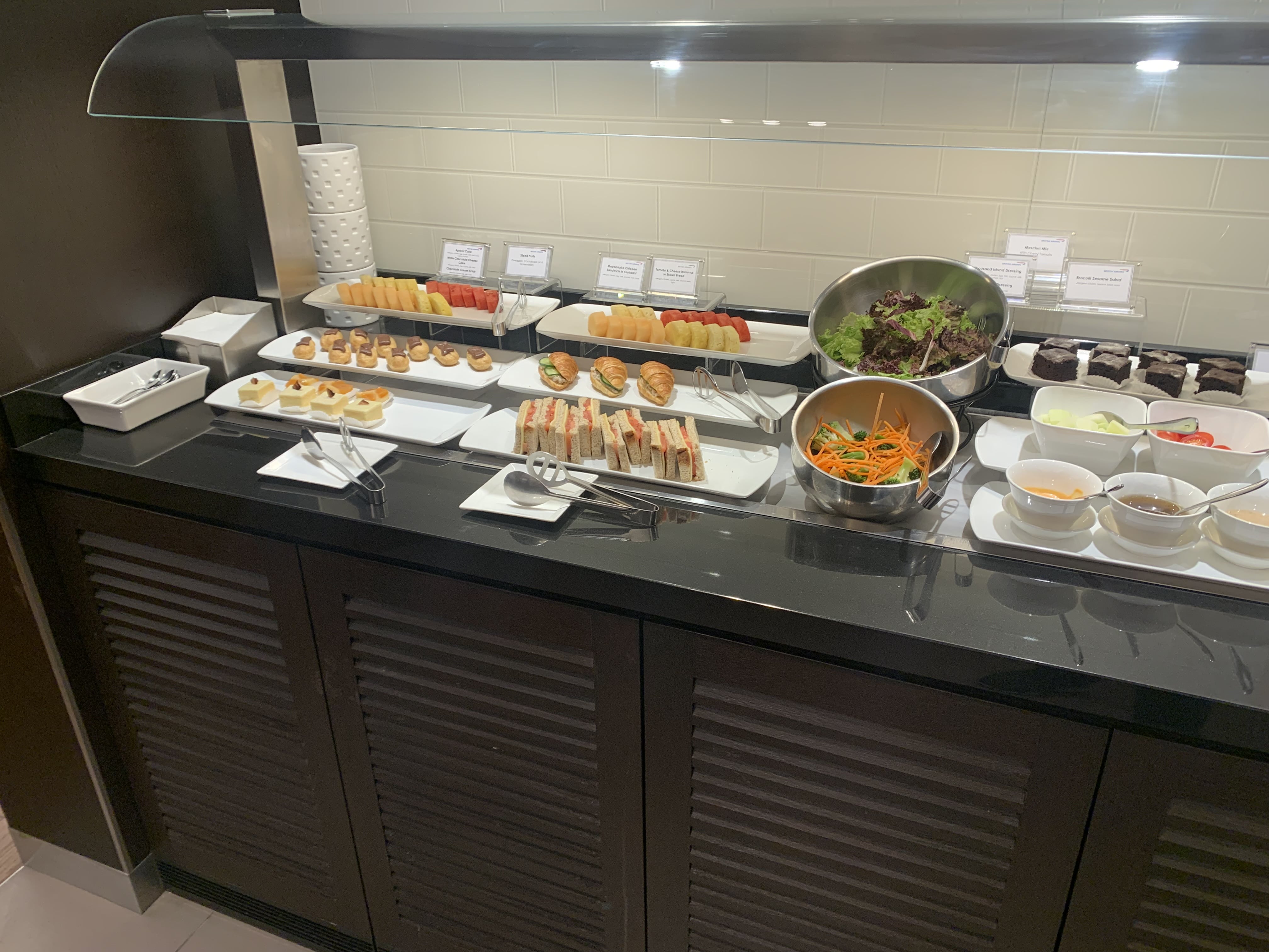 Flying Business reviews the British Airways Lounge in Terminal 1 of Singapore's Changi Airport. 