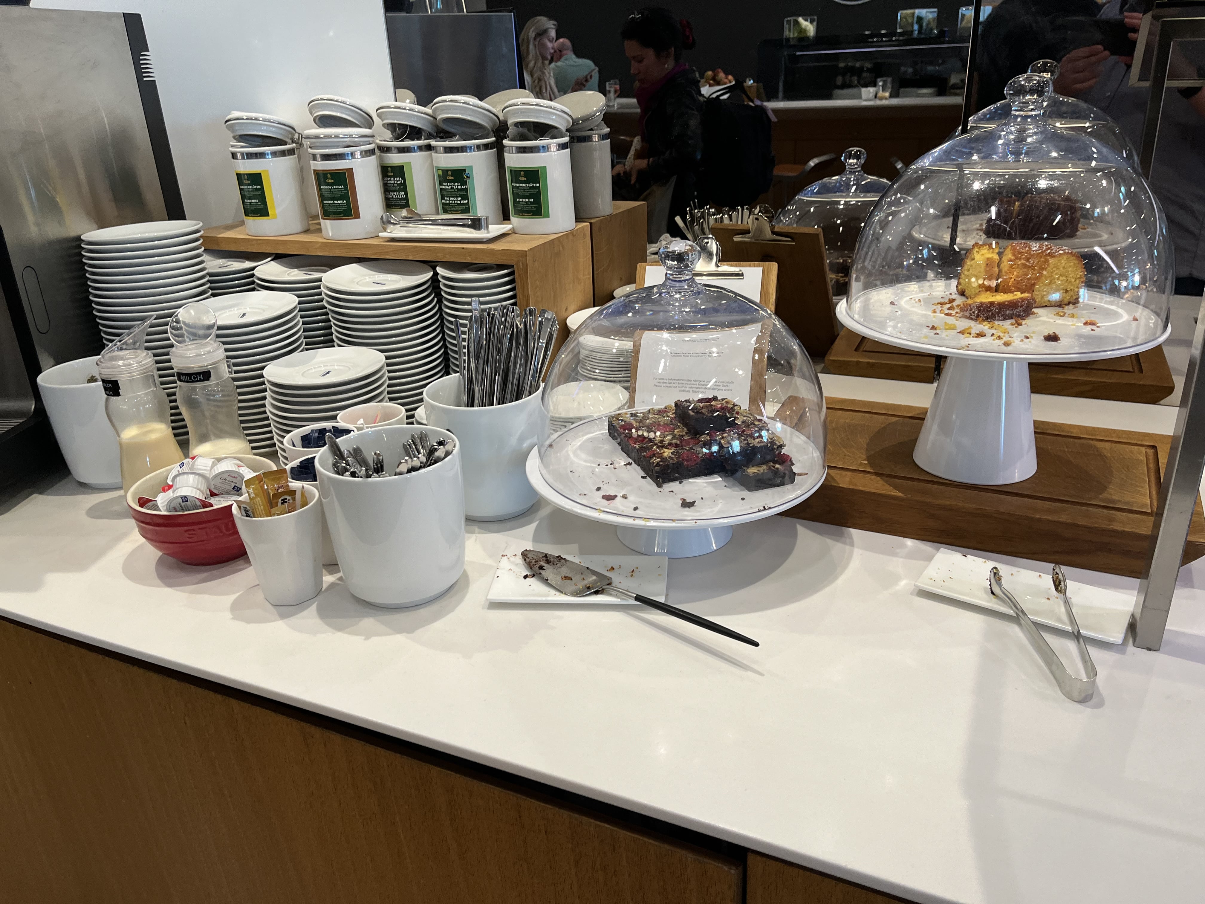 Neil Scrivener reviews the Lufthansa Lounge by Gate A13 in Frankfurt's Airport (FRA), for Star Alliance Members and those flying Business Class.