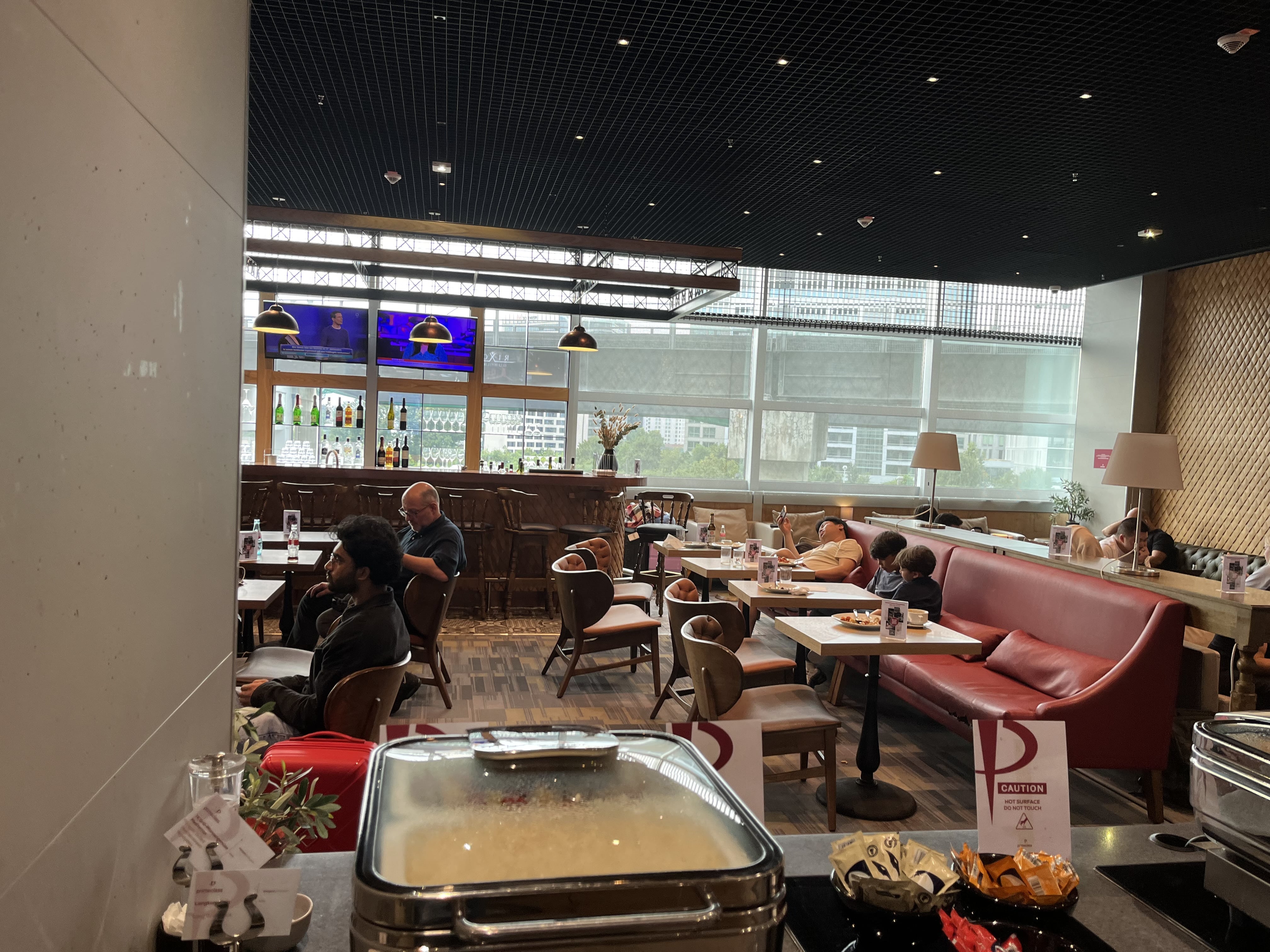 Neil Scrivener reviews the Primeclass Priority Lounge in Frankfurt Airport (FRA), also available to American Express Platinum Card members.