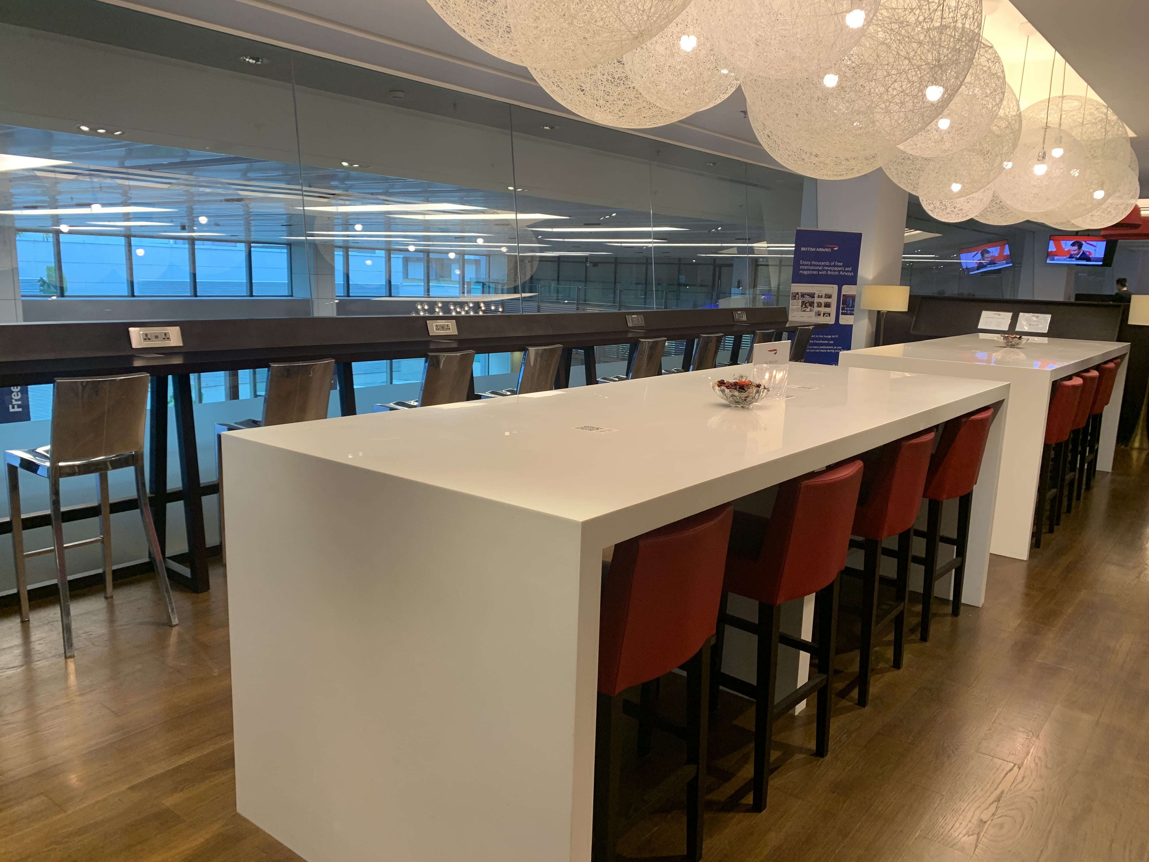 Flying Business reviews the British Airways Lounge in Terminal 1 of Singapore's Changi Airport. 