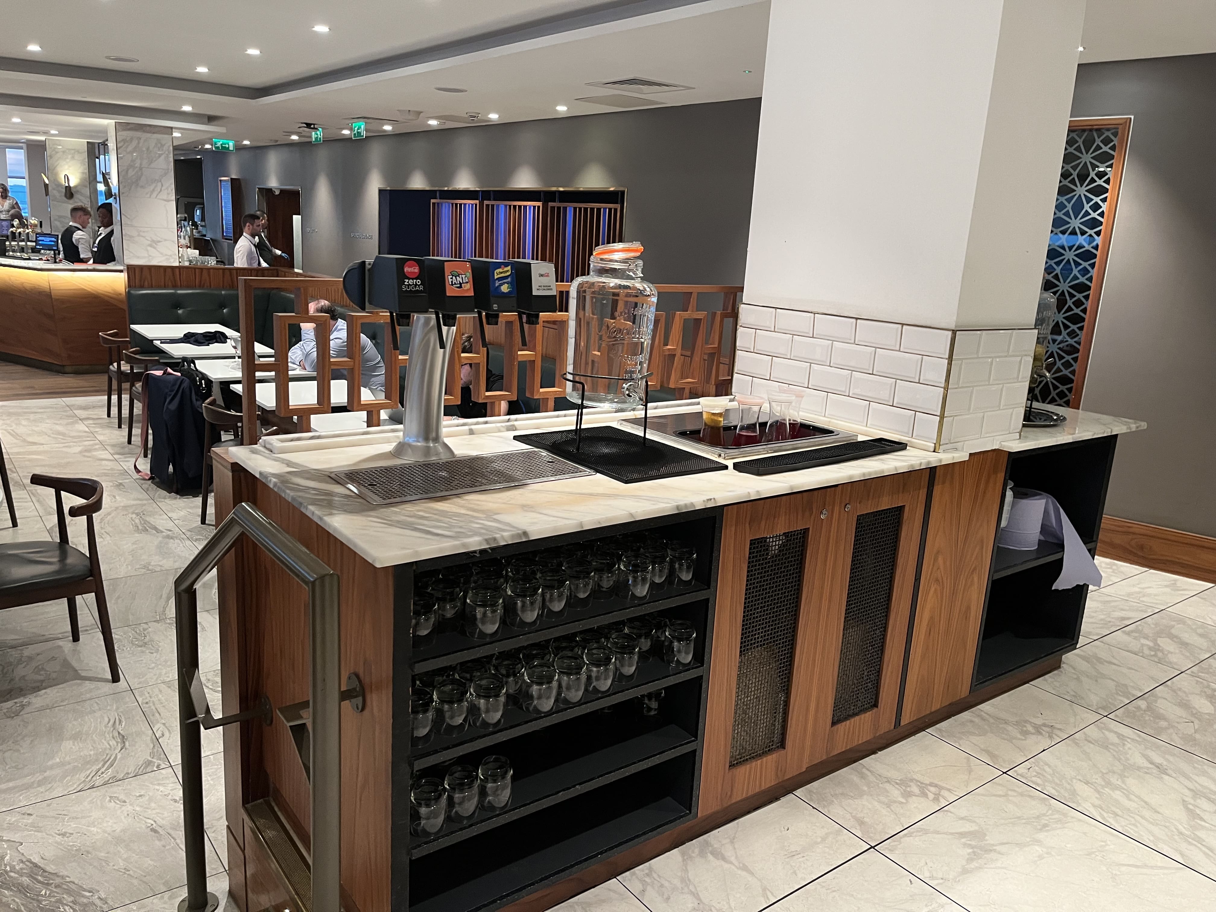 Neil Scrivener reviews the No1 Lounge in Gatwick's Airport, accessed via Priority Pass. 