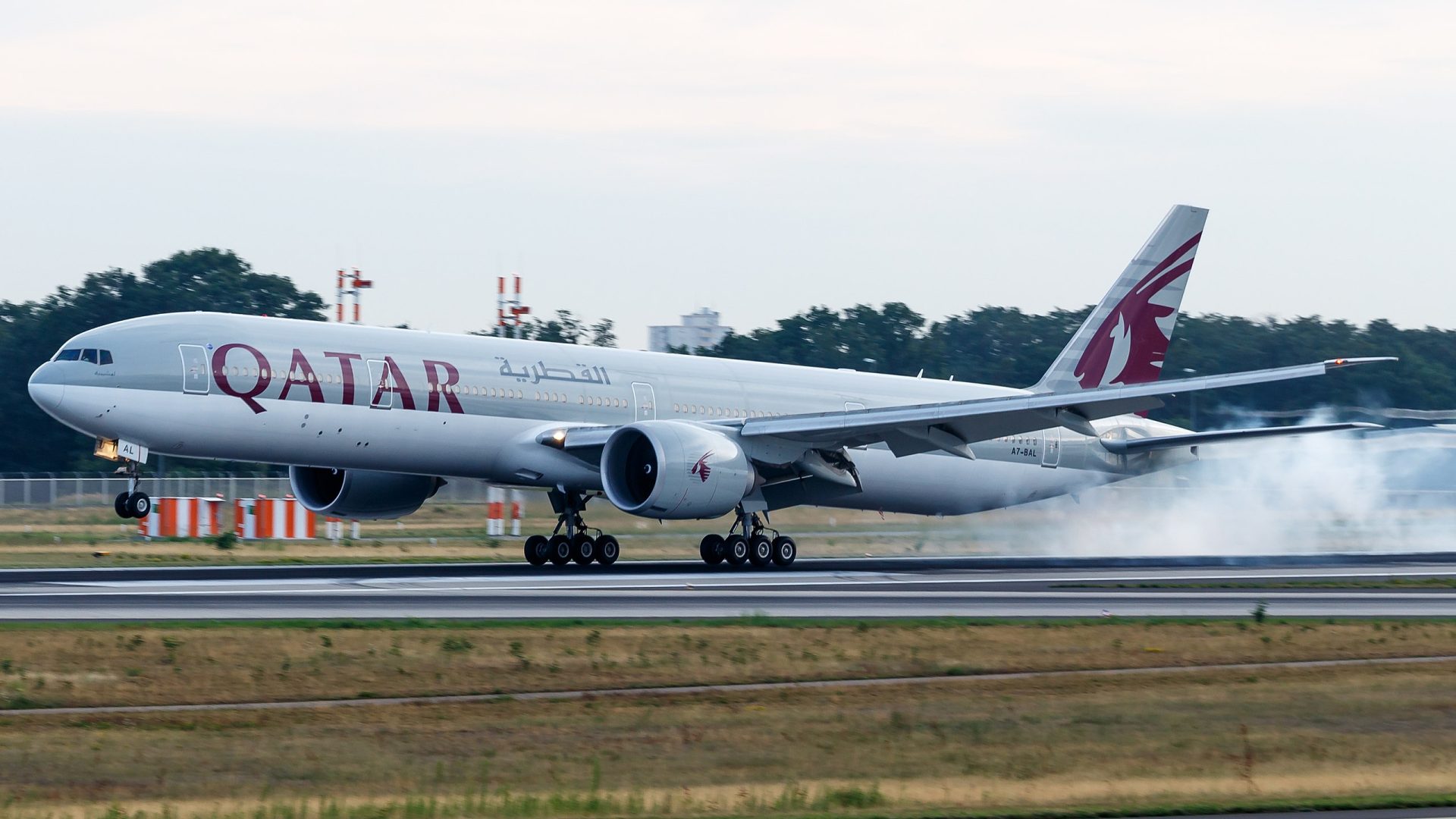 Neil Scrivener reviews Qatar Airways QR6 on a flight from London Heathrow to Doha (LHR to DOH) in Q Suite, on the Boeing 777-300.