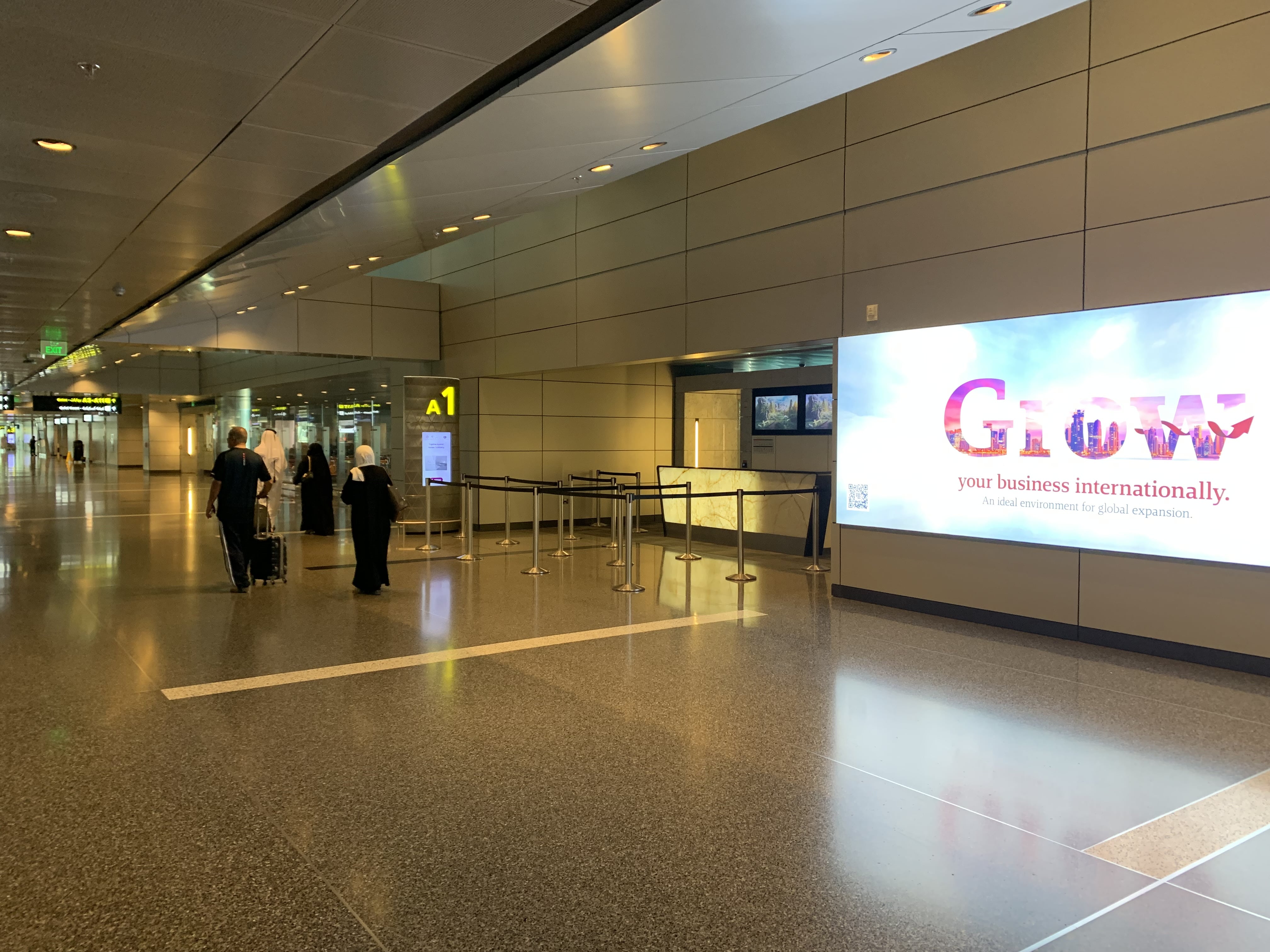 Neil Scrivener reviews the Qatar Airways Platinum Lounge in Doha's Hamad International Airport (DOH), accessed via OneWorld Emerald membership. 