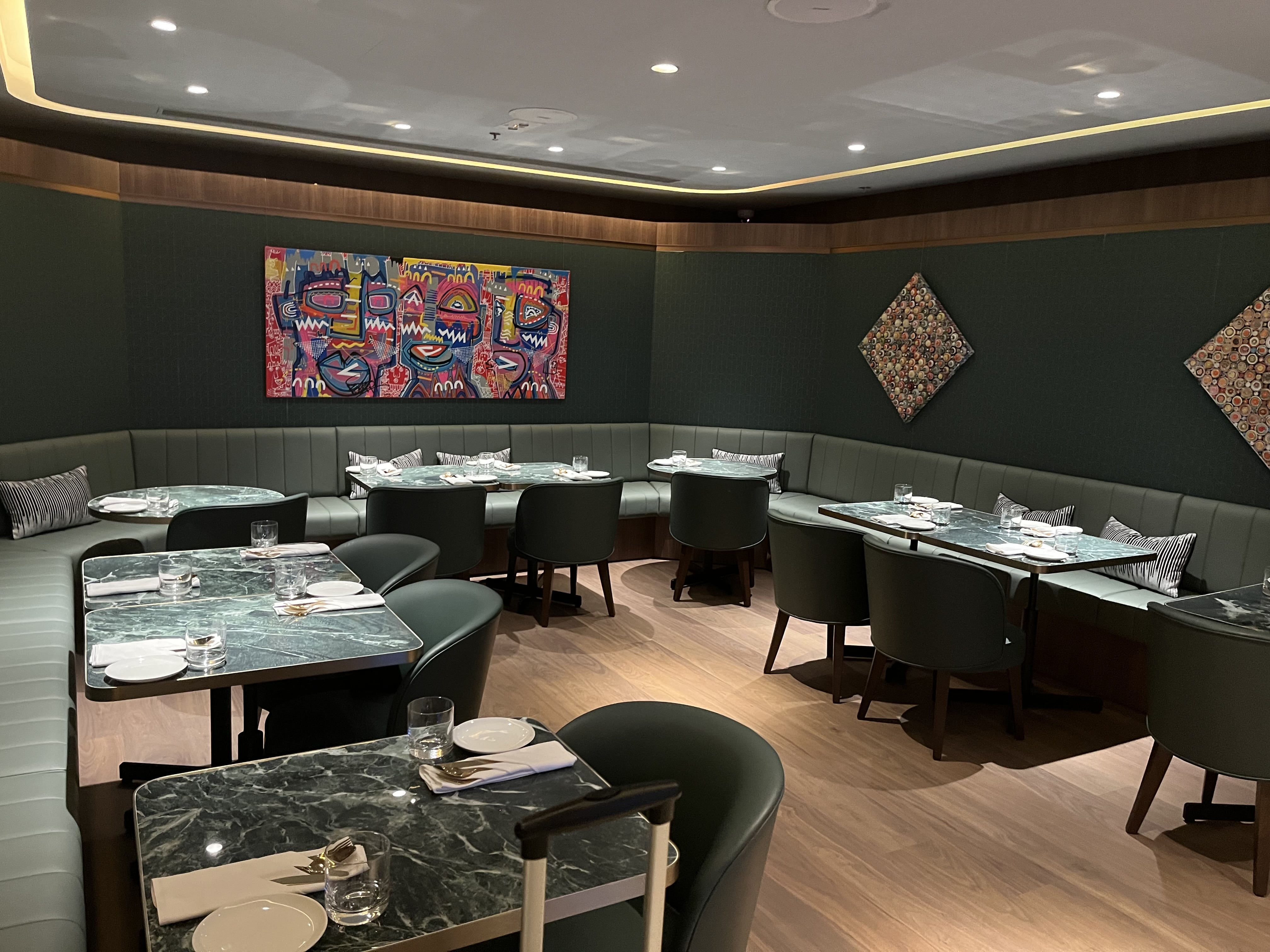 Neil Scrivener reviews the Plaza Premium Lounge First, in Hong Kong's International Airport. 