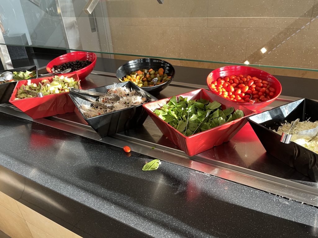 Neil Scrivener reviews the Royal Jordanian Crown Lounge in Amman's Queen Alia International Airport, accessed by through OneWorld membership or flying Business Class. 