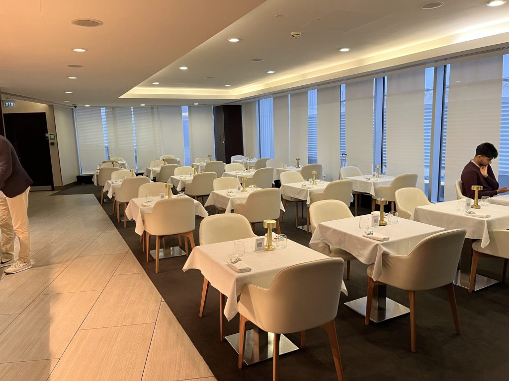 Neil Scrivener reviews the Etihad Lounge in London Heathrow's Terminal 4, available to passengers flying with Etihad in Business Class, First Class, or Etihad Guest Members