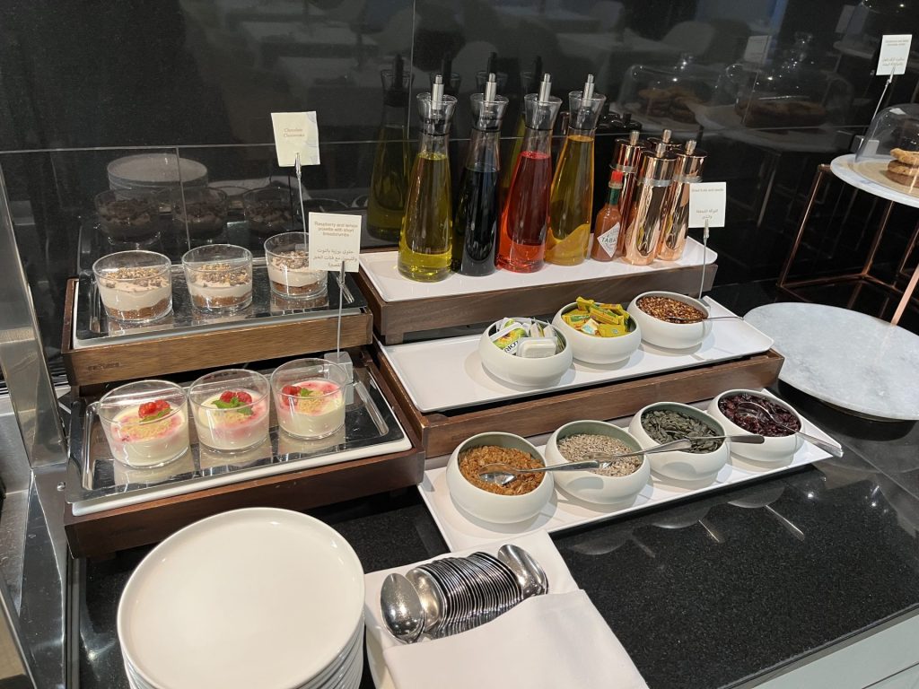 Neil Scrivener reviews the Etihad Lounge in London Heathrow's Terminal 4, available to passengers flying with Etihad in Business Class, First Class, or Etihad Guest Members