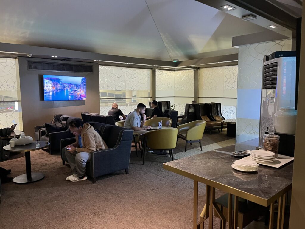 Neil Scrivener reviews the Plaza Premium Lounge in King Khalid International Airport Riyadh (RUH), accessed by Plaza Premium membership, American Express or Priority Pass.