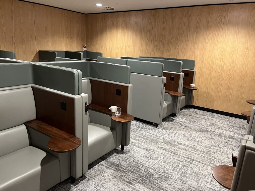 Flying Business reviews the Plaza Premium Lounge in Terminal 4 of London Heathrow Airport, accessed by American Express.