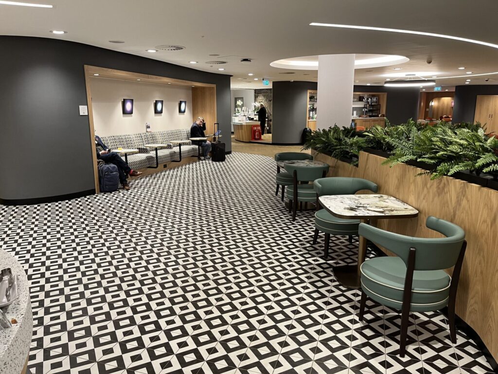 Flying Business reviews the Plaza Premium Lounge in Terminal 4 of London Heathrow Airport, accessed by American Express.