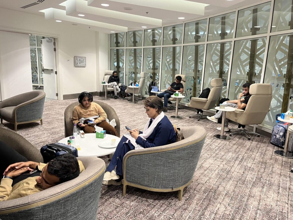 Flying Business reviews the Wellcome Lounge in King Abdulaziz International Airport, accessed by Priority Pass or American Express.