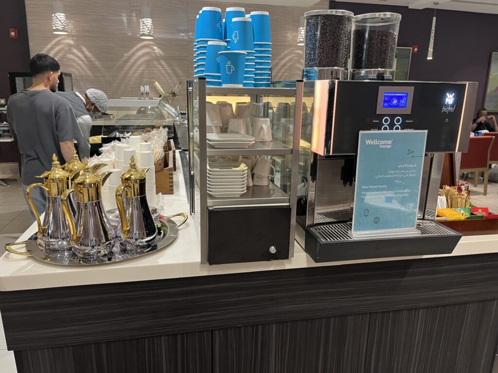 Flying Business reviews the Wellcome Lounge in King Abdulaziz International Airport, accessed by Priority Pass or American Express.