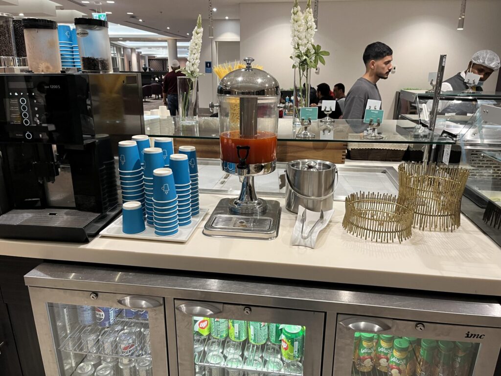 Flying Business reviews the Wellcome Lounge in King Abdulaziz International Airport, accessed by Priority Pass or American Express.