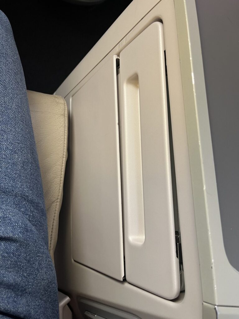 Neil Scrivener reviews Royal Jordanian's Crown Class Business Class seat on their Boeing 787-8.