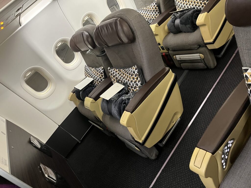 Neil Scrivener reviews Etihad's Business Class on EY603 and EY603 from Abu Dhabi (AUH) to Jeddah (JED) on the Airbus A320. 