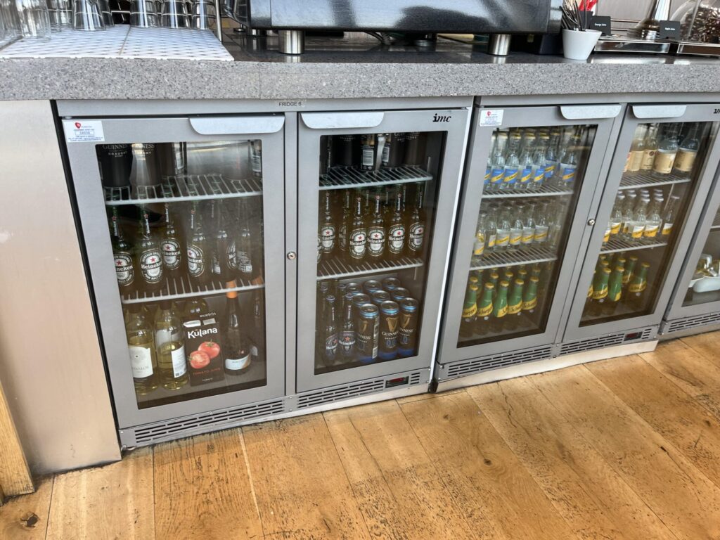 🛫 Flying from Dublin Terminal 2? The Aer Lingus Lounge ✨ offers great light, comfy seating, and runway views — but food is very limited, so don’t arrive hungry. Still, it’s a decent pre-flight spot to unwind. 📶☕🛋️

👉 Read the full review & decide if it’s worth your time (or money).