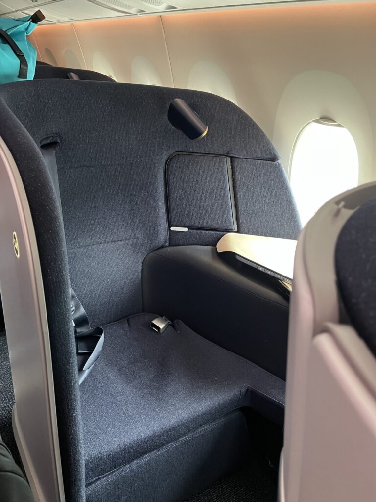 ✈️ Finnair A350 Business Class – London to Helsinki in a Long-Haul Business Class seat that doesn’t recline — smart innovation or just frugal design? 🤔💺 The short-haul AY1332 features Finnair’s A350-900 with direct aisle access, a long-haul feel, but with limited service. But does this flight act as a good showcase for those thinking about going long-haul in FinnAir's A350?