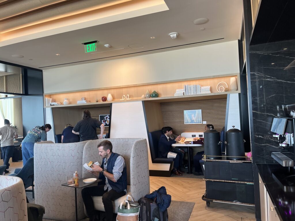 π« Escape the chaos at BOS in the stunning β¨ Chase Sapphire Lounge by The Club (Gate 39). Enjoy chef-driven bites π½οΈ, a craft beer taproom πΊ, Atomic coffee β, spa showers πΏ, and massage chairs πββοΈβall with harbor views π. Priority Pass + Sapphire Reserve welcome! πβοΈ
π Read the full review to see if itβs worth the visit!