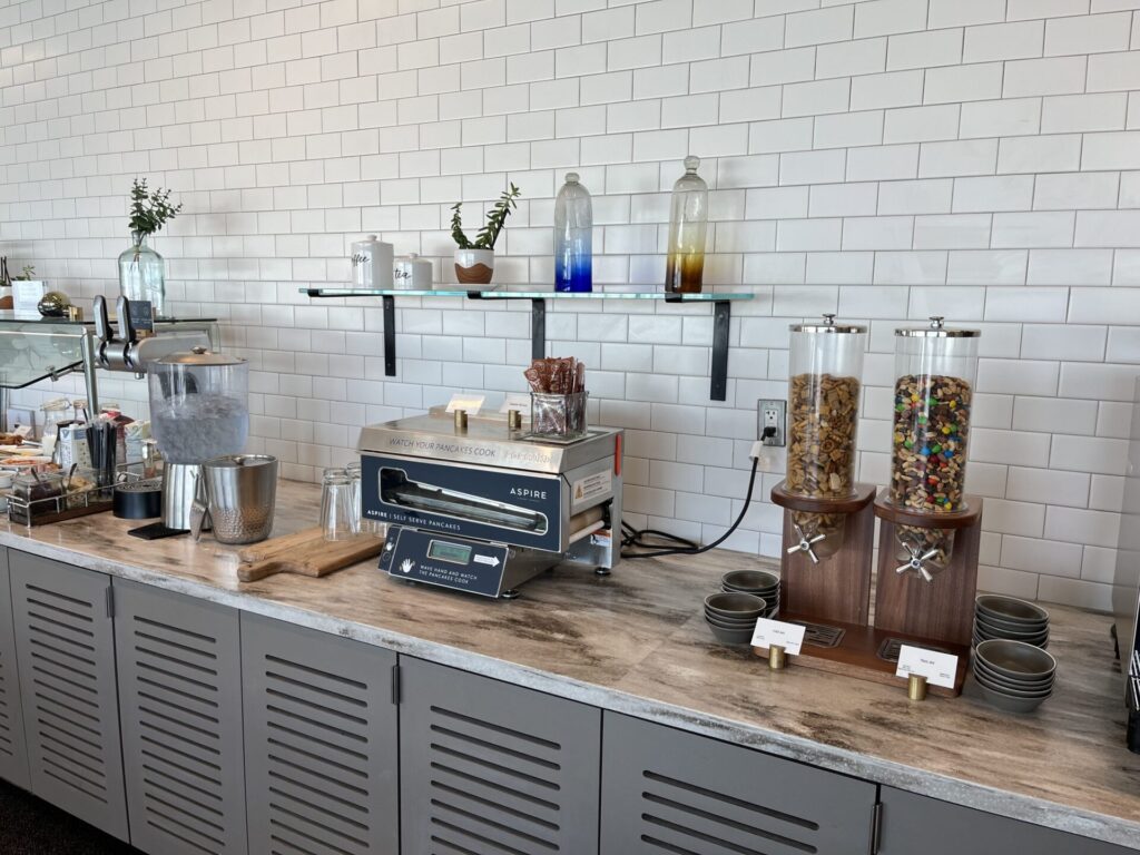 🛋️ Escape the crowds at ONT’s Aspire Lounge – a solid Priority Pass option with runway views, drinks, and work-friendly space. Not luxury, but ideal for a quiet pre-flight recharge. ✈️ Worth a visit if you’re flying through Ontario.