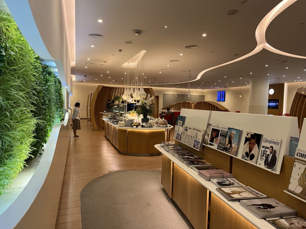 Neil Scrivener reviews the SkyTeam Lounge in Dubai's (DXB) Terminal 1/Concourse D. Access includes Priority Pass members.