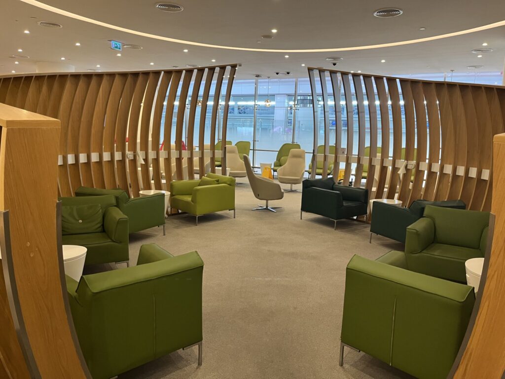 Neil Scrivener reviews the SkyTeam Lounge in Dubai's (DXB) Terminal 1/Concourse D. Access includes Priority Pass members.