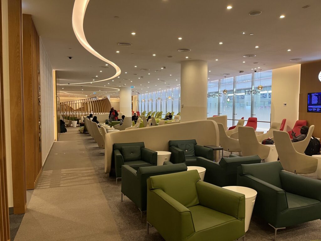 Neil Scrivener reviews the SkyTeam Lounge in Dubai's (DXB) Terminal 1/Concourse D. Access includes Priority Pass members.