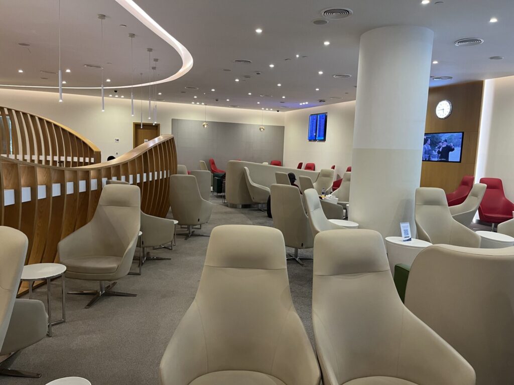 Neil Scrivener reviews the SkyTeam Lounge in Dubai's (DXB) Terminal 1/Concourse D. Access includes Priority Pass members.