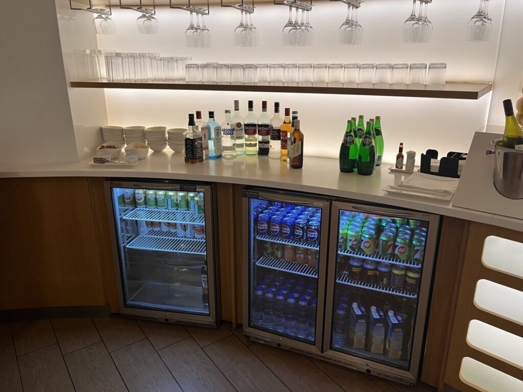 Neil Scrivener reviews the SkyTeam Lounge in Dubai's (DXB) Terminal 1/Concourse D. Access includes Priority Pass members.
