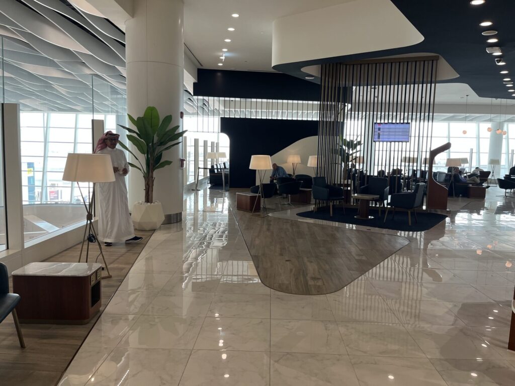 Neil Scrivener and Flying Business review the Gulf Air Falcon Lounge in Bahrain International Airport (BAH). 