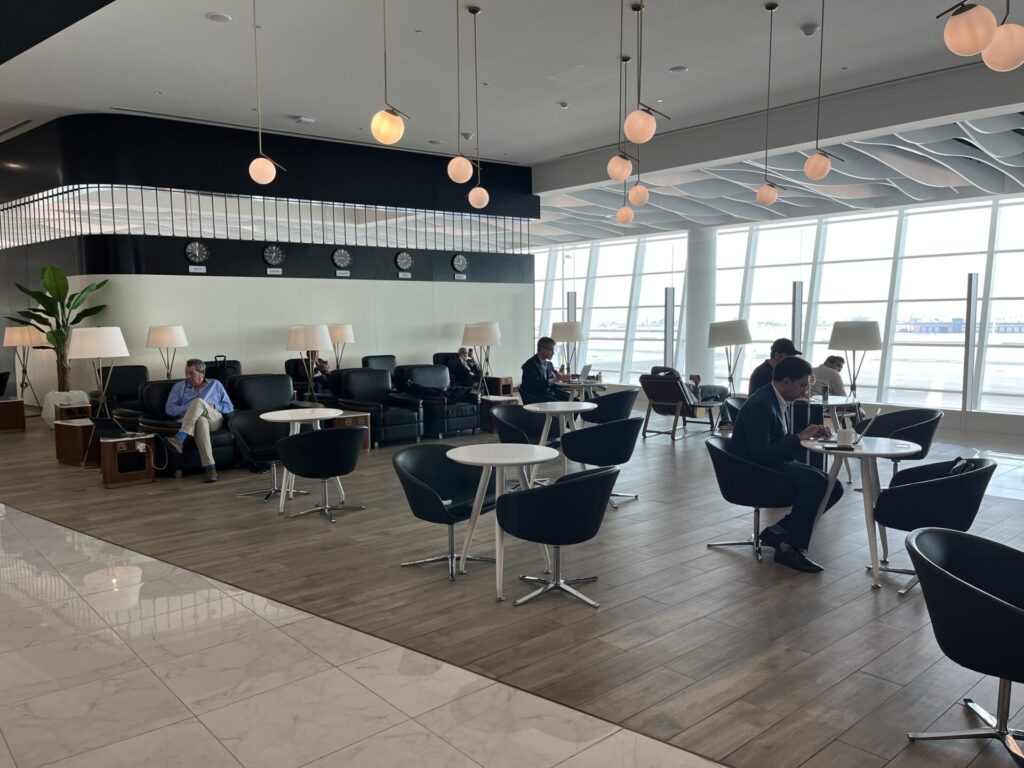 Neil Scrivener and Flying Business review the Gulf Air Falcon Lounge in Bahrain International Airport (BAH). 