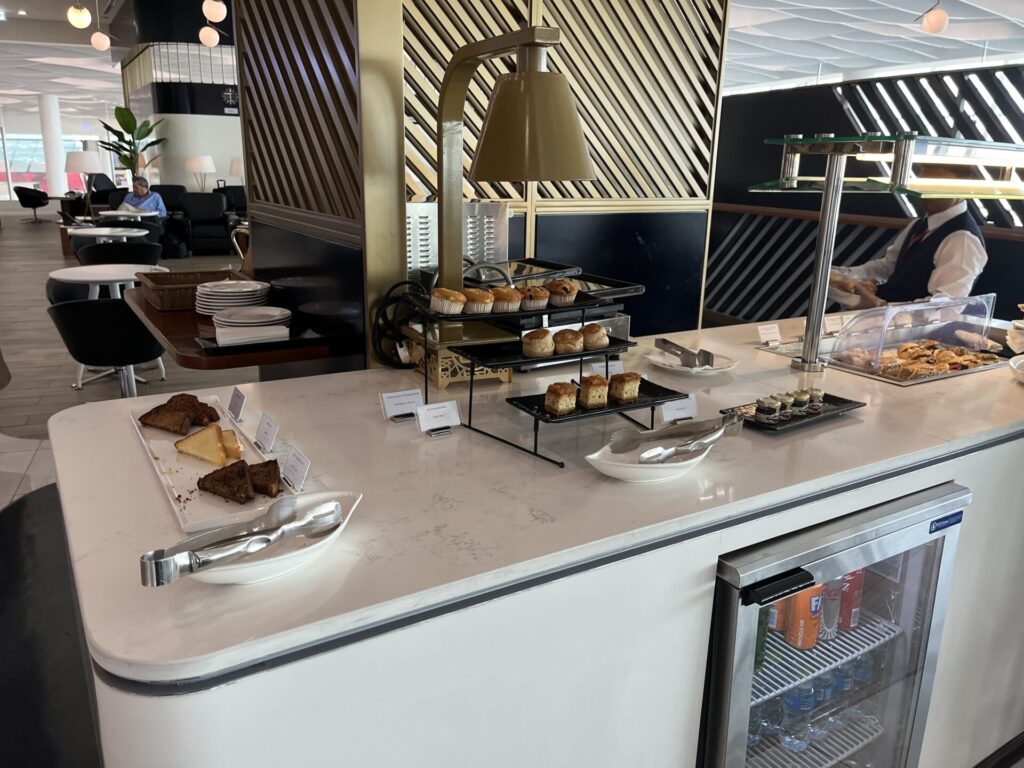 Neil Scrivener and Flying Business review the Gulf Air Falcon Lounge in Bahrain International Airport (BAH). 