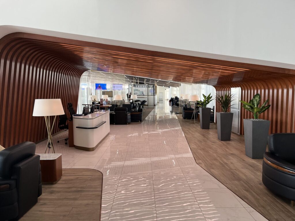 Neil Scrivener and Flying Business review the Gulf Air Falcon Lounge in Bahrain International Airport (BAH). 