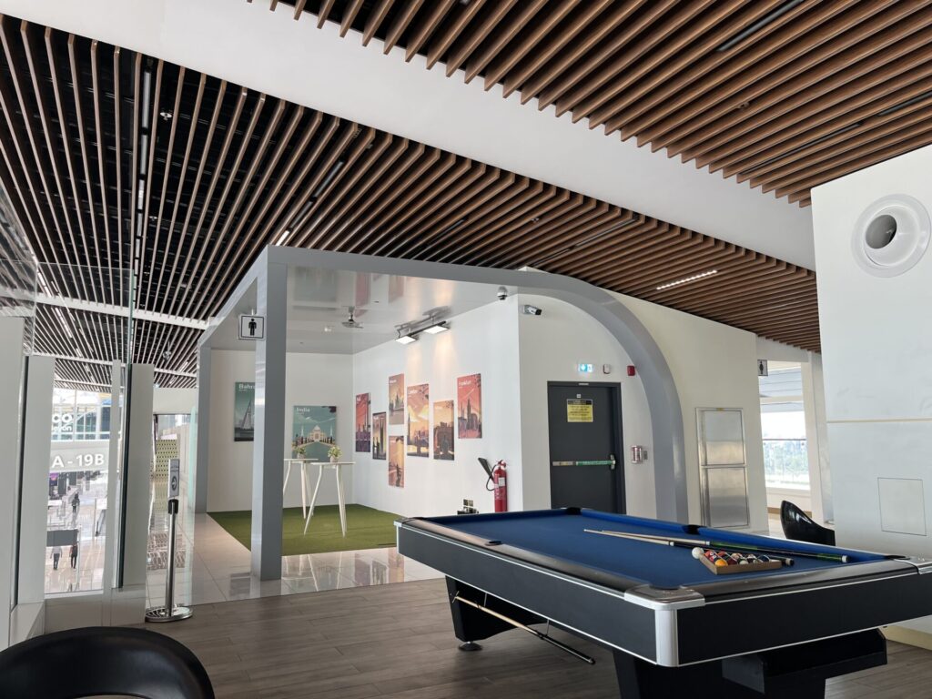 Neil Scrivener and Flying Business review the Gulf Air Falcon Lounge in Bahrain International Airport (BAH). 
