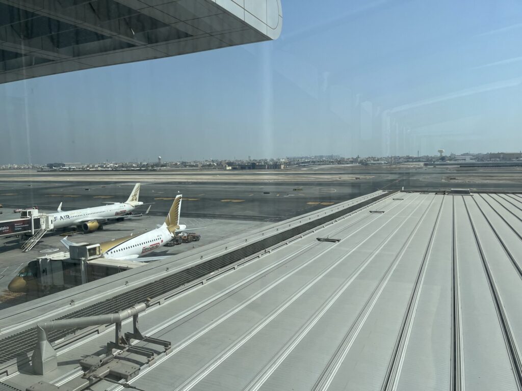 Neil Scrivener and Flying Business review the Gulf Air Falcon Lounge in Bahrain International Airport (BAH). 